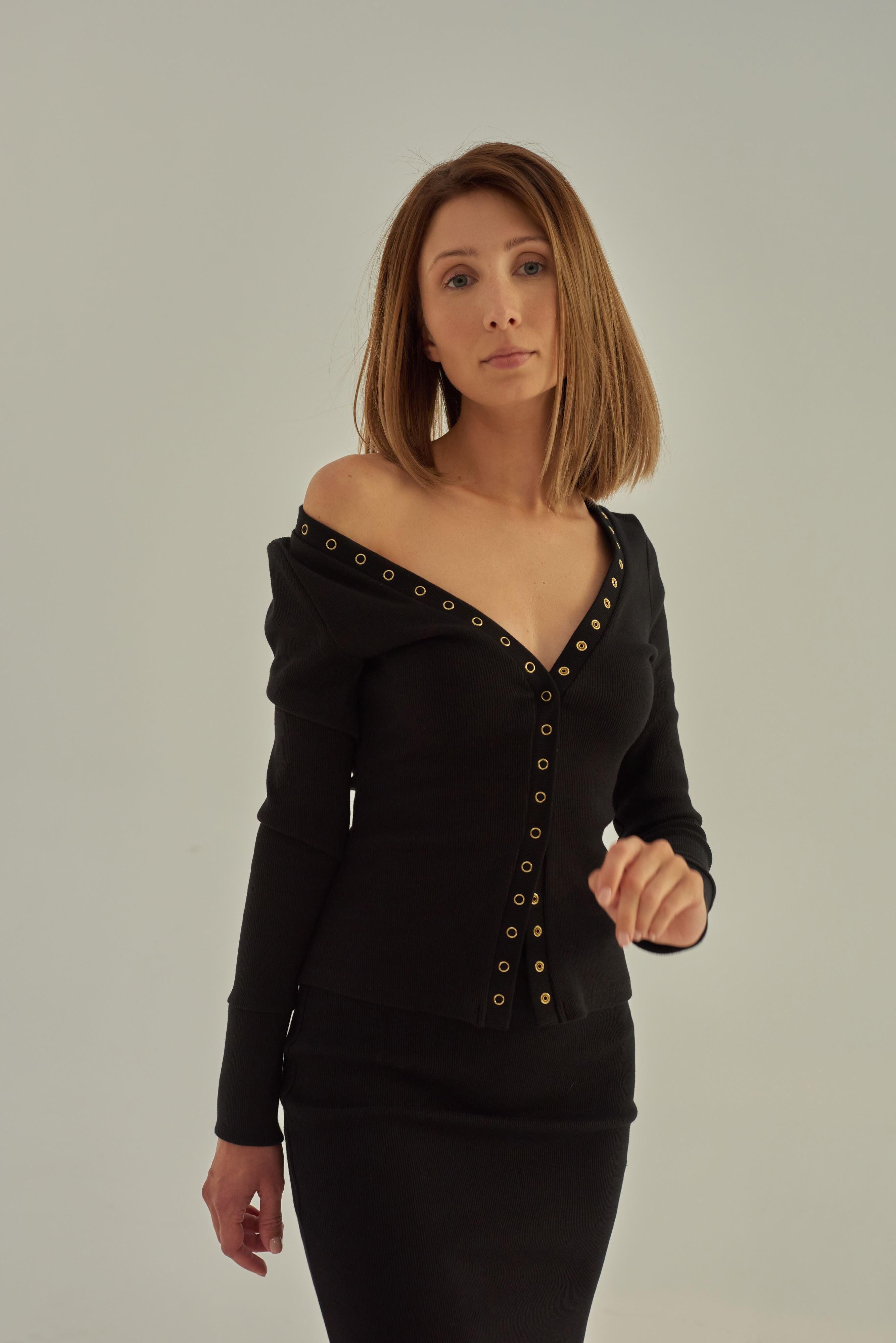Nudyess Athena top prążkowany Black dekolt V
