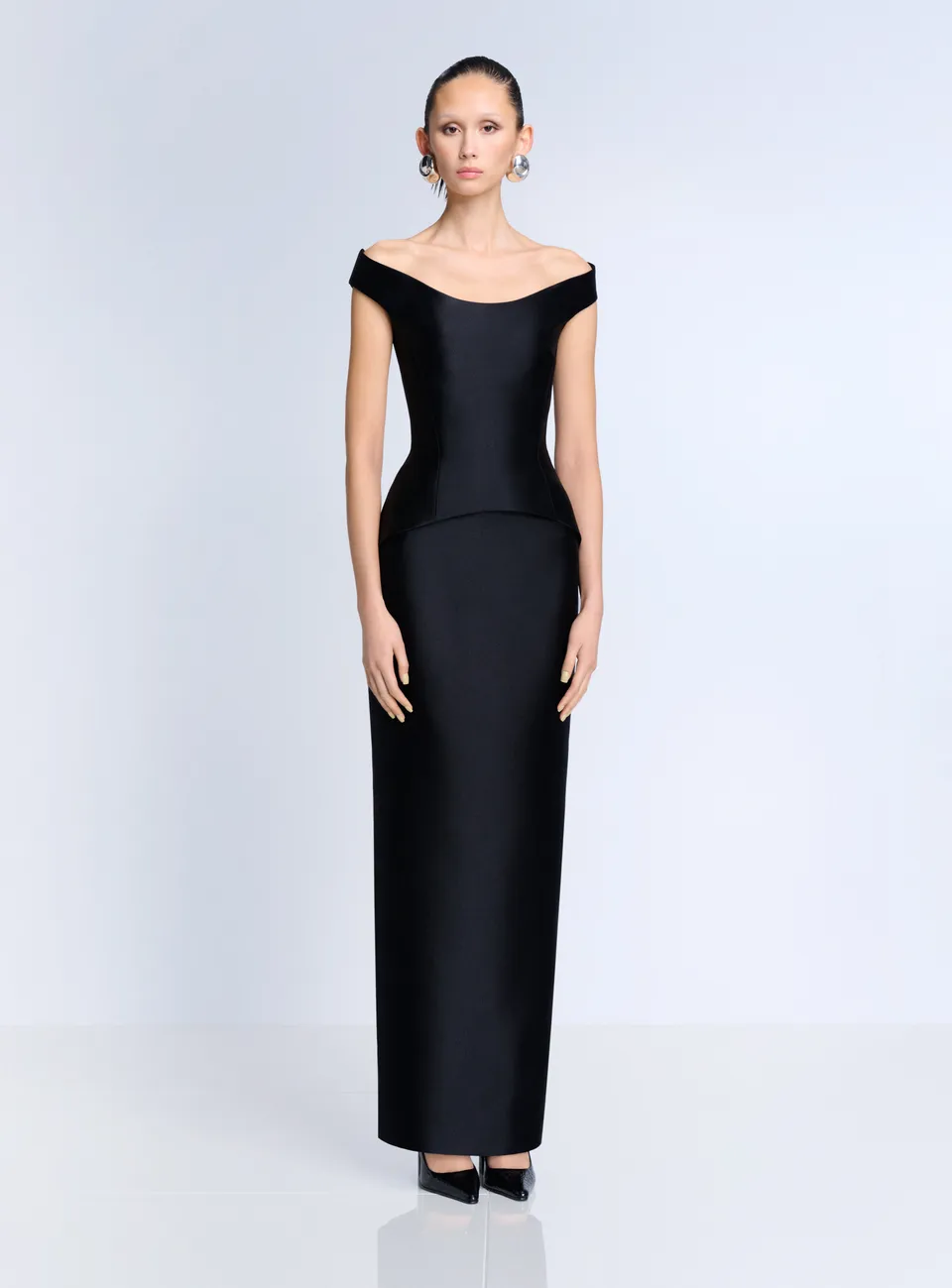 Solace London Pieta sukienka maxi czarna hiszpanka