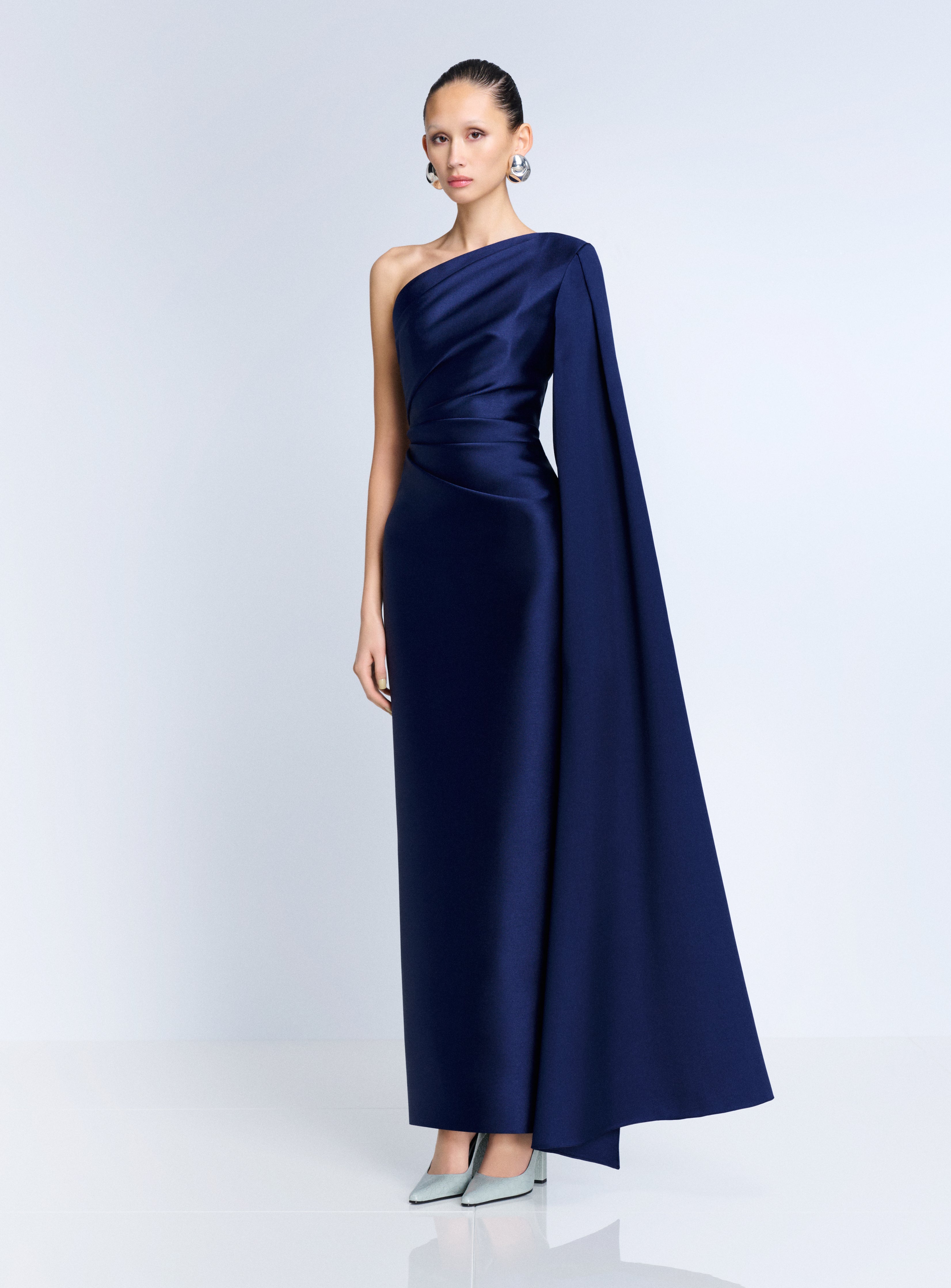 Solace London The Veya Maxi Dress sukienka granatowa plisowana