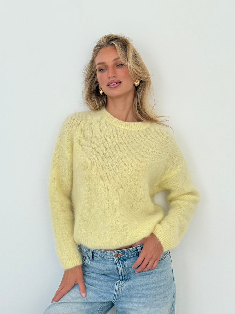 Nudyess Rome sweter moherowy Yellow okrągły dekolt