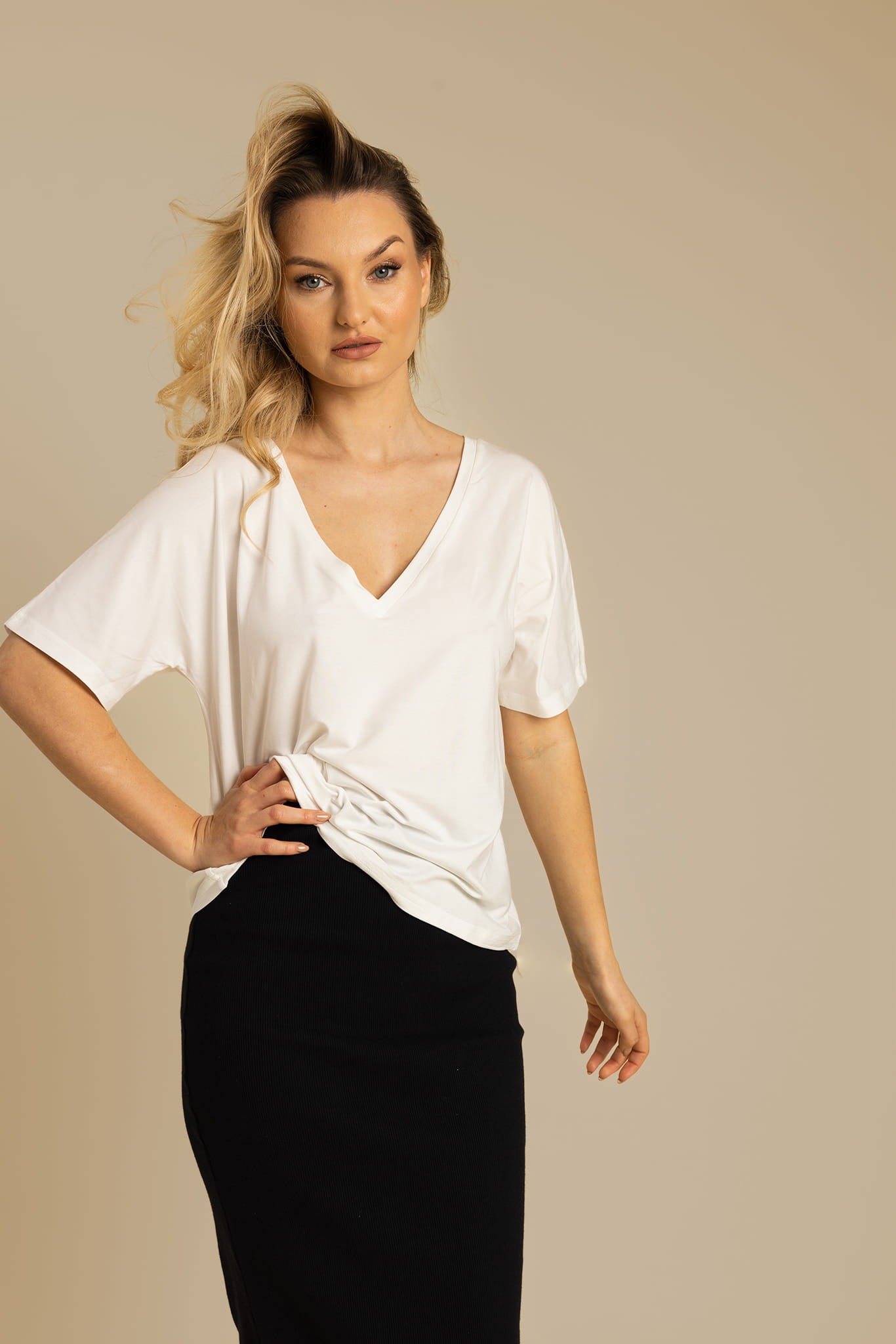 Nudyess Lorenza t-shirt z modalu One Size dekolt V