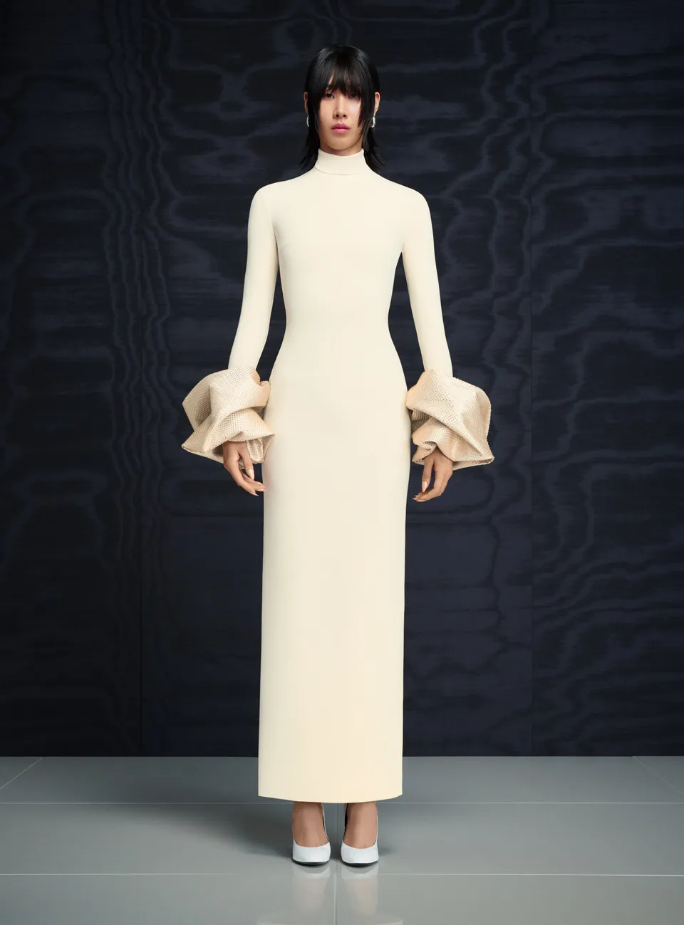 Solace London Viviana sukienka maxi perłowa z kryształkami