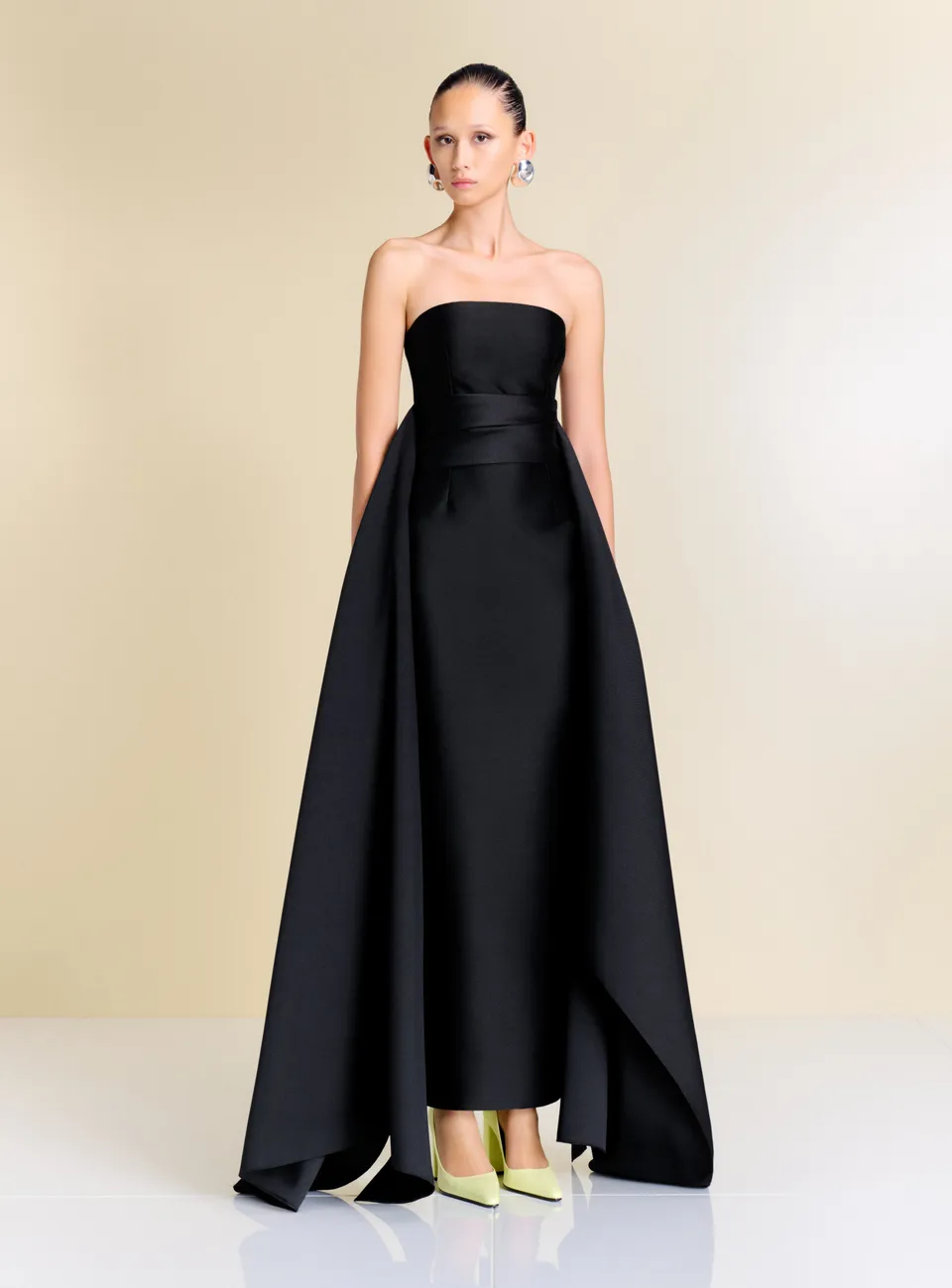Solace London Elara sukienka wieczorowa czarna maxi