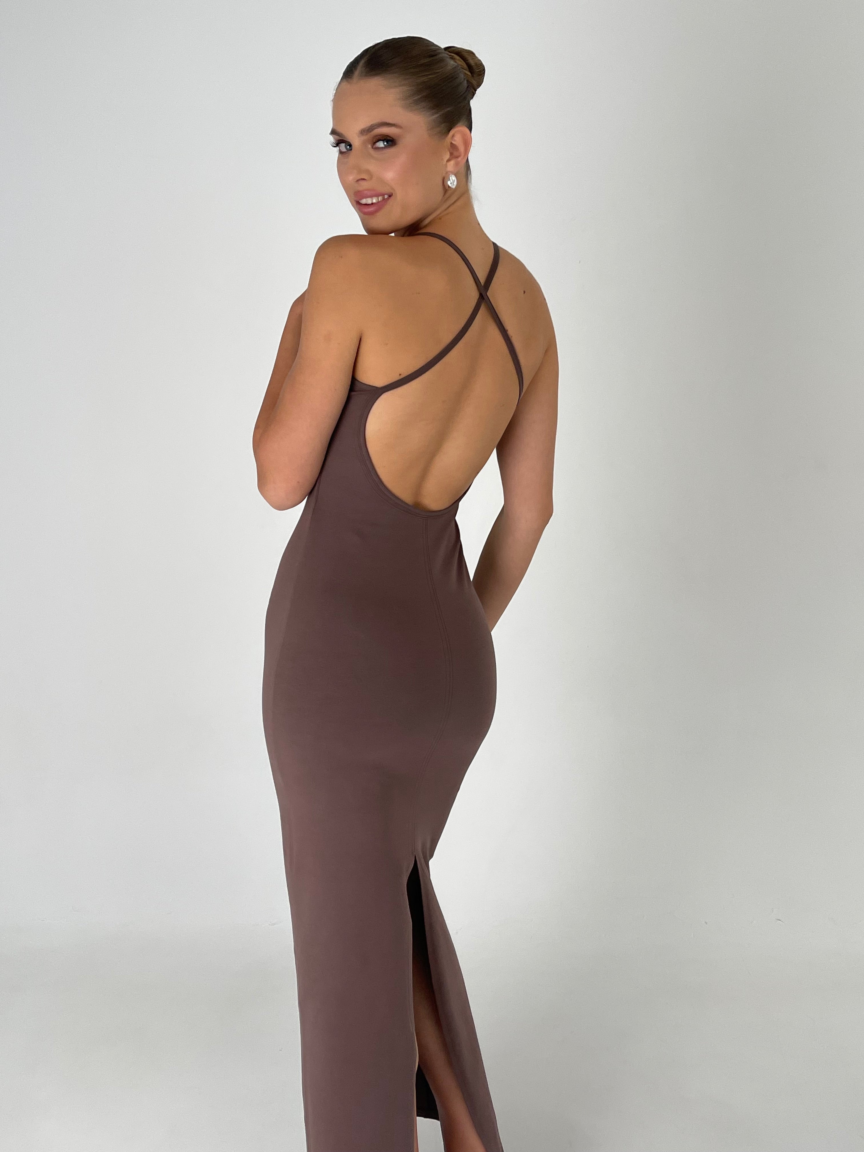 Nudyess Hola w790 sukienka maxi chocolate plecy
