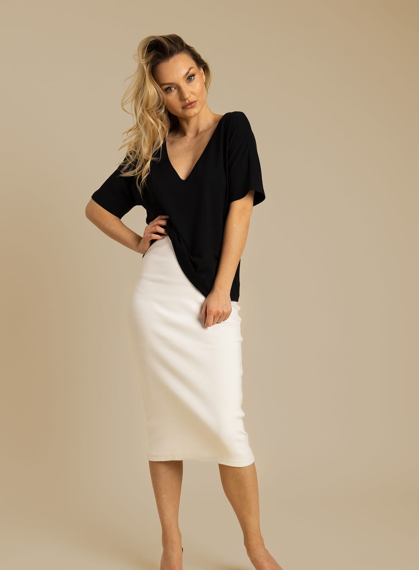 Nudyess Lorenza t-shirt z modalu One Size dekolt V