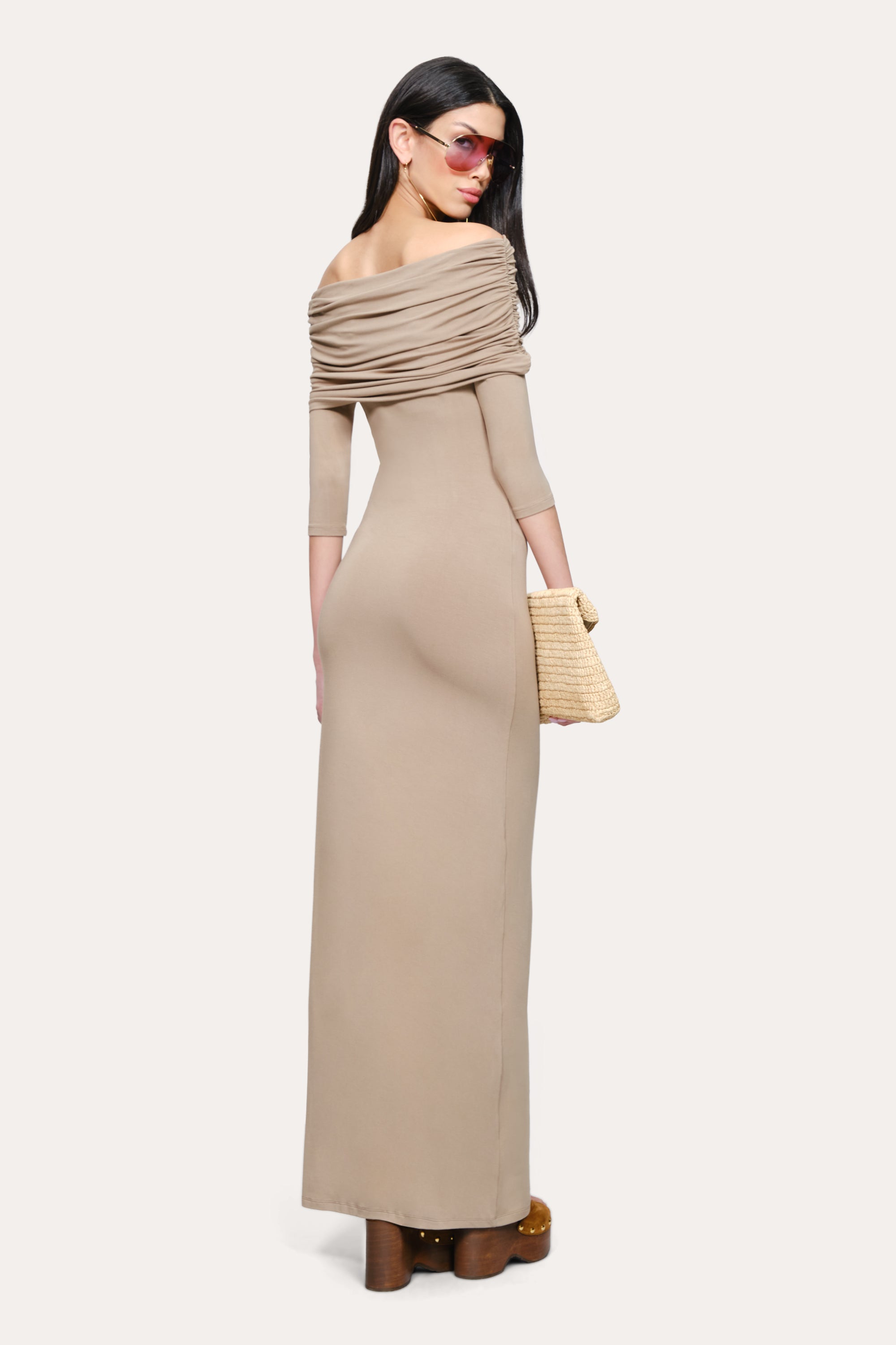 Elie Tahari Serena Off-Shoulder sukienka maxi Driftwood