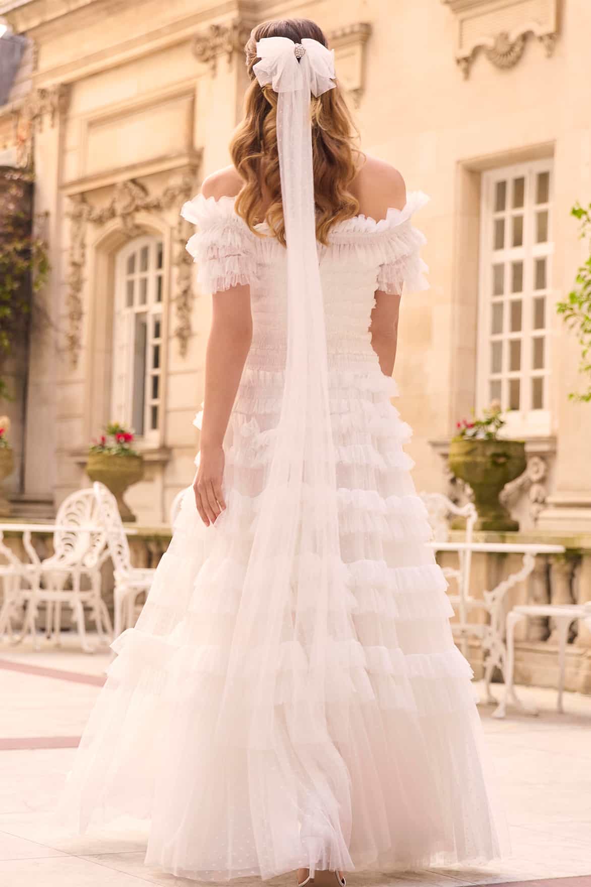 Needle & Thread Lisette Ruffle Off-Shoulder Gown suknia biała