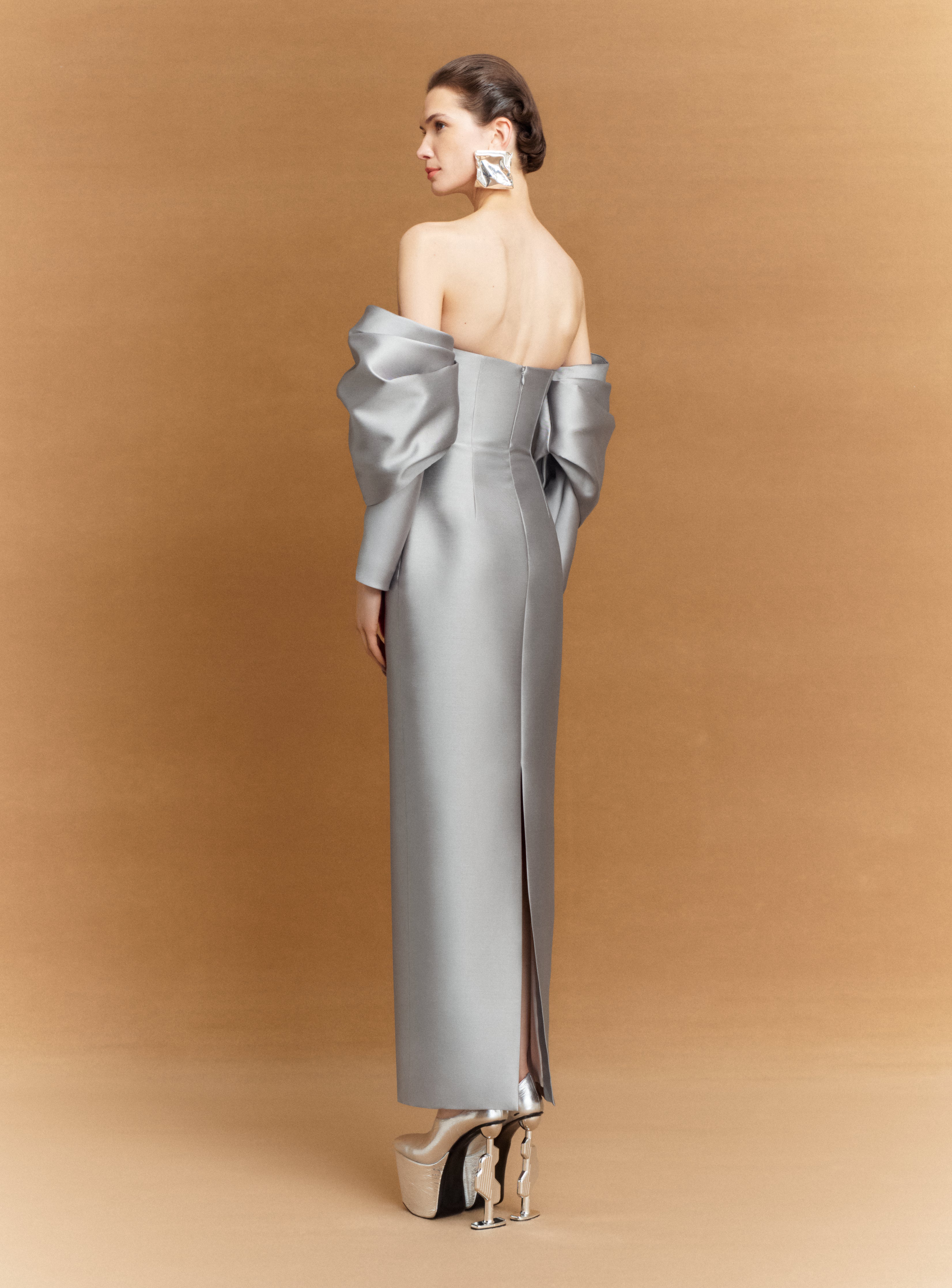 SOLACE LONDON Laylah Maxi sukienka srebrna bez ramiączek