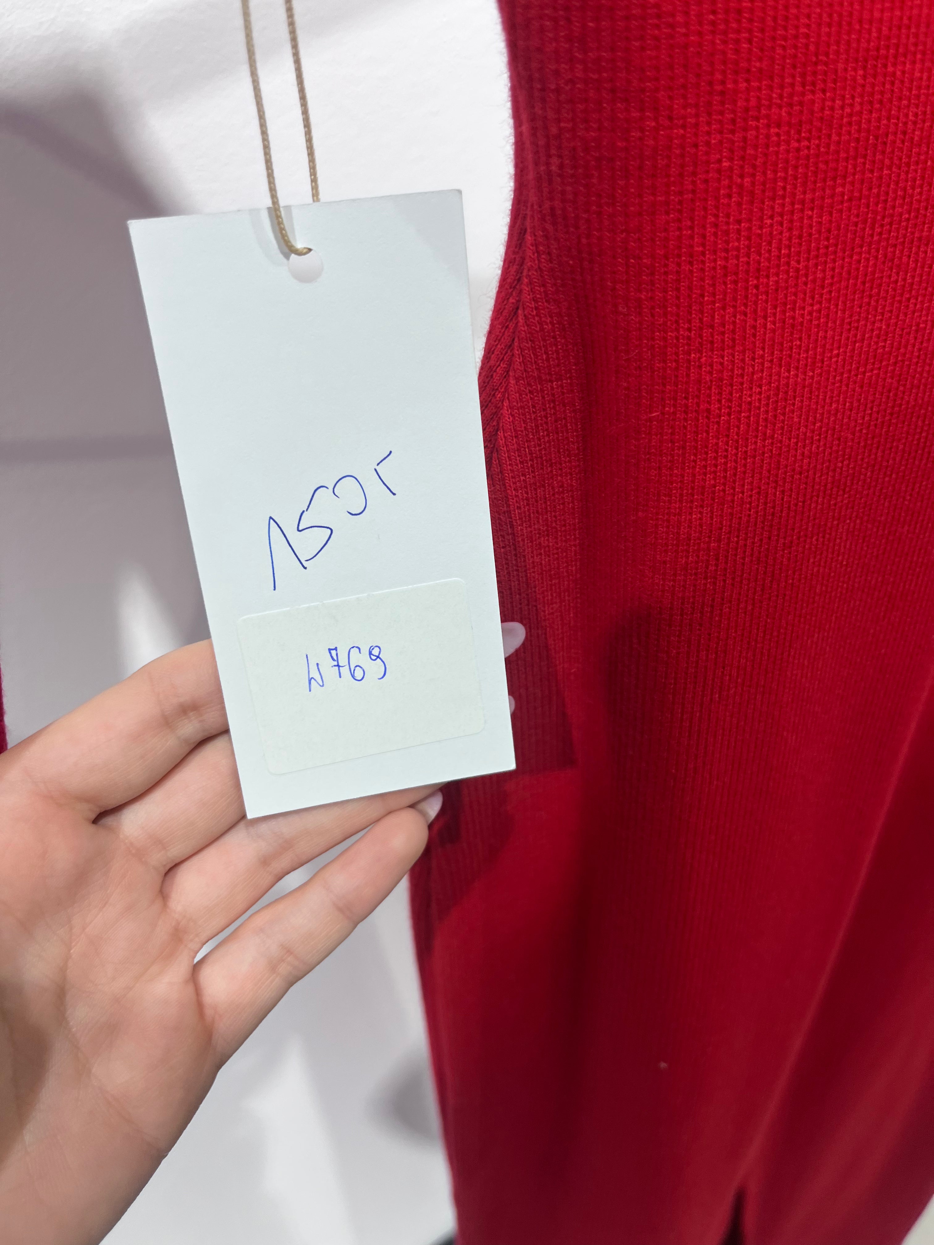 Nudyess w769 prążkowana sukienka midi Red dekolt