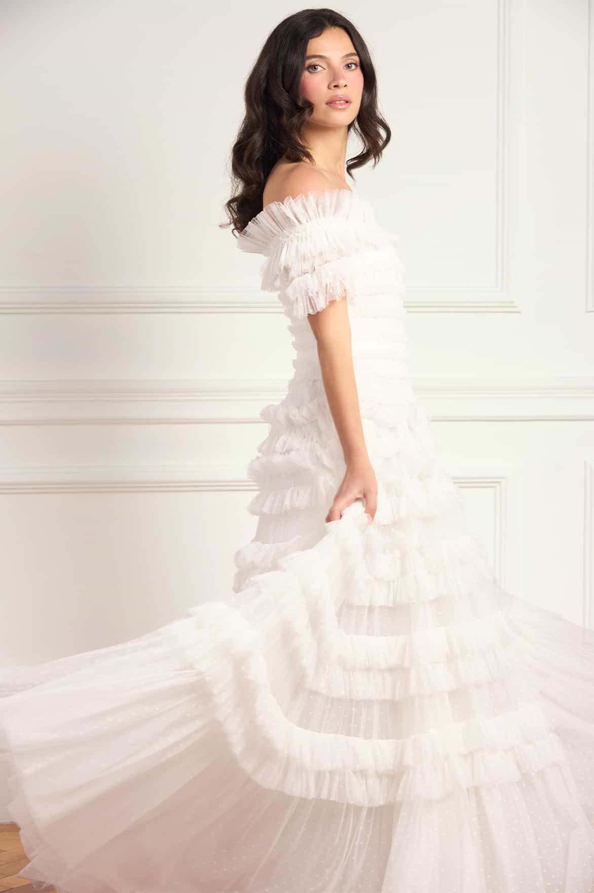Needle & Thread Lisette Ruffle Off-Shoulder Gown suknia biała