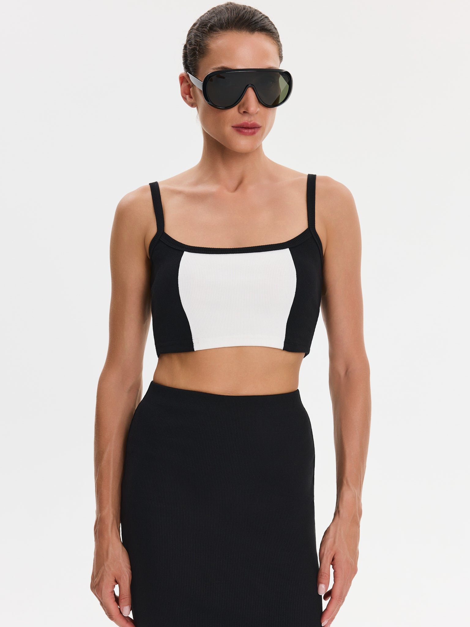 Nudyess Alex crop top prążkowany czarny