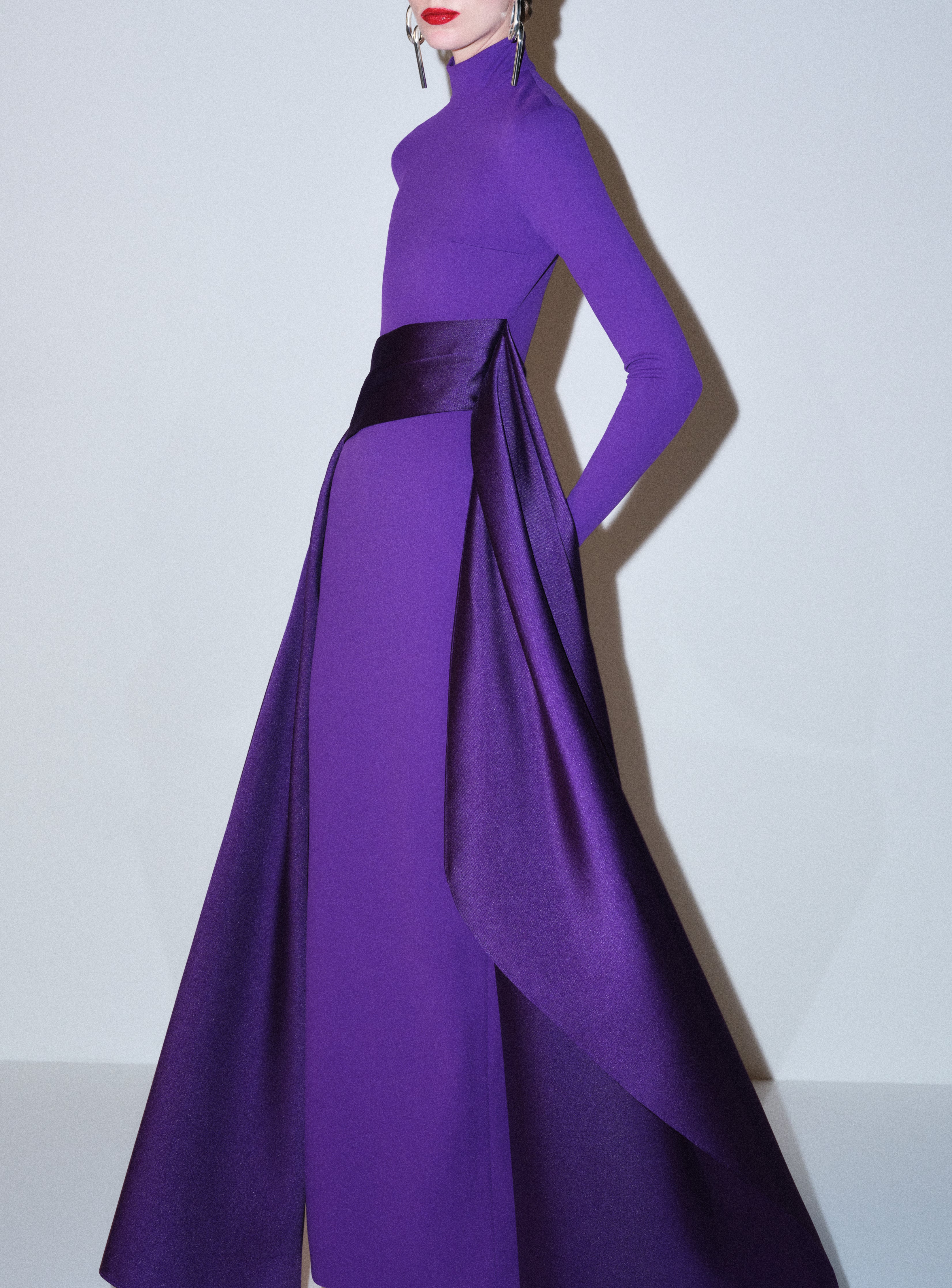 Solace London Olivia sukienka maxi Deep Orchid długi rękaw