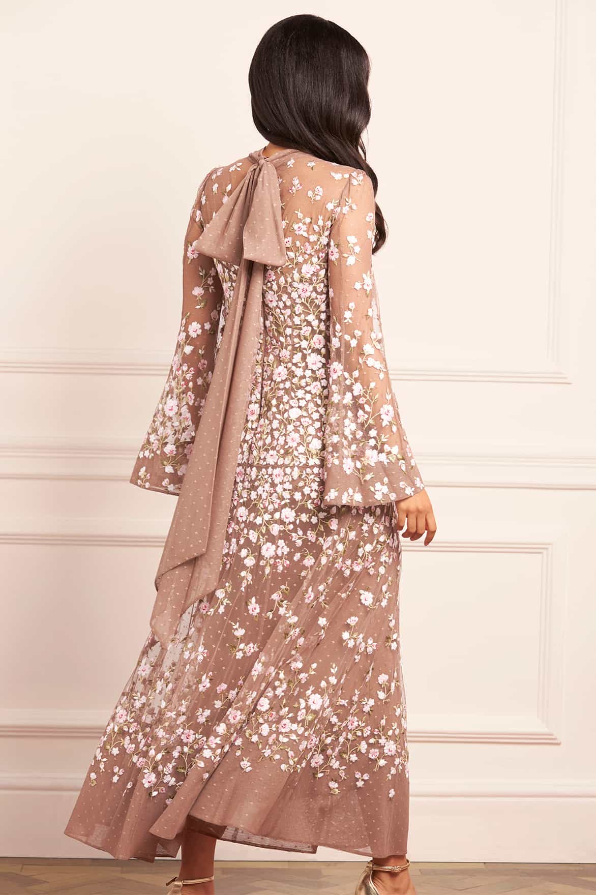 Needle & Thread Sylvia Rose sukienka wieczorowa Beige haftowana