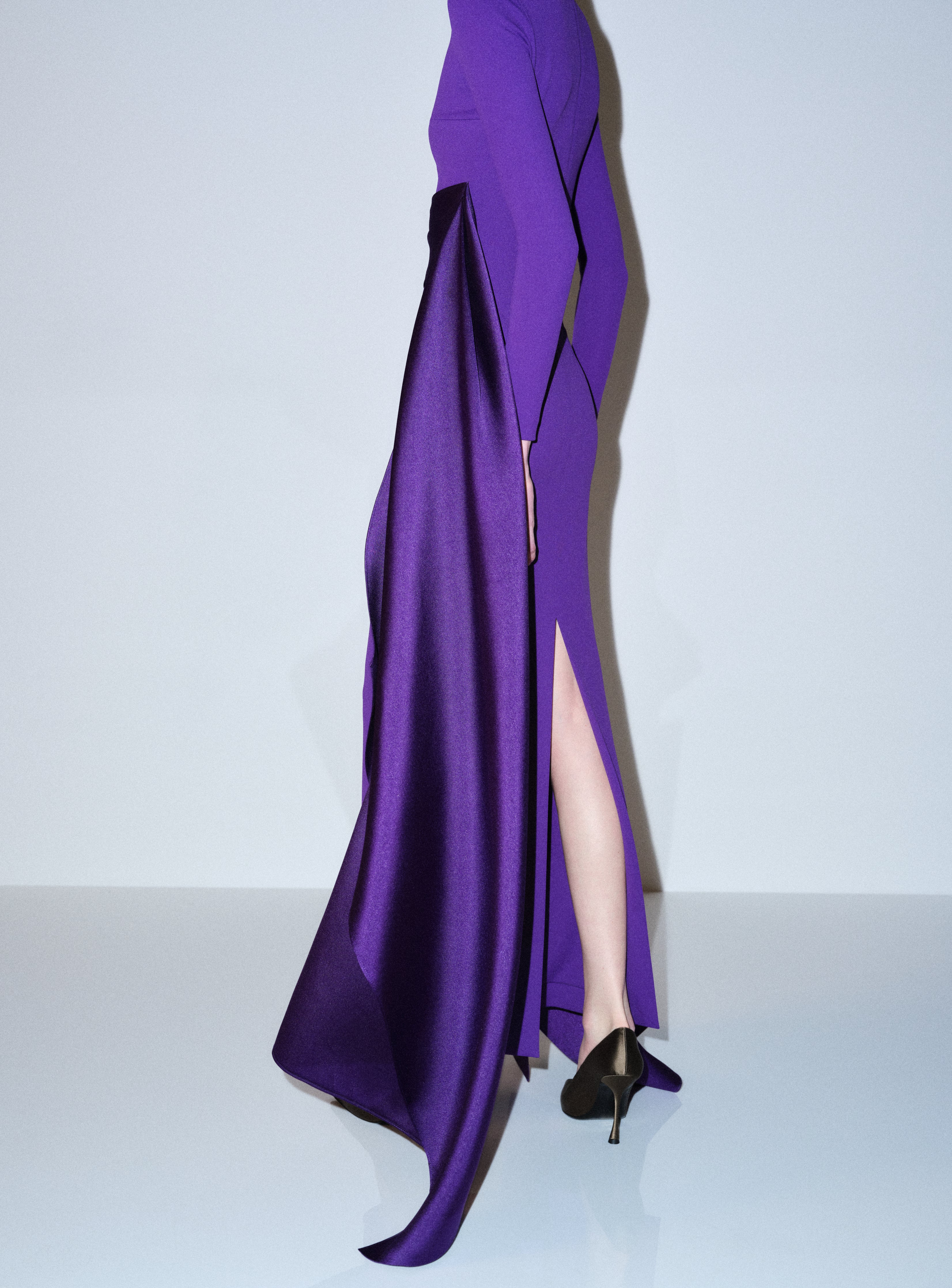 Solace London Olivia sukienka maxi Deep Orchid długi rękaw
