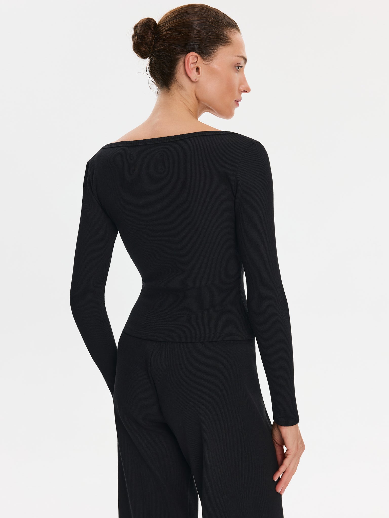 Nudyess Alba top Black prążkowany łódka