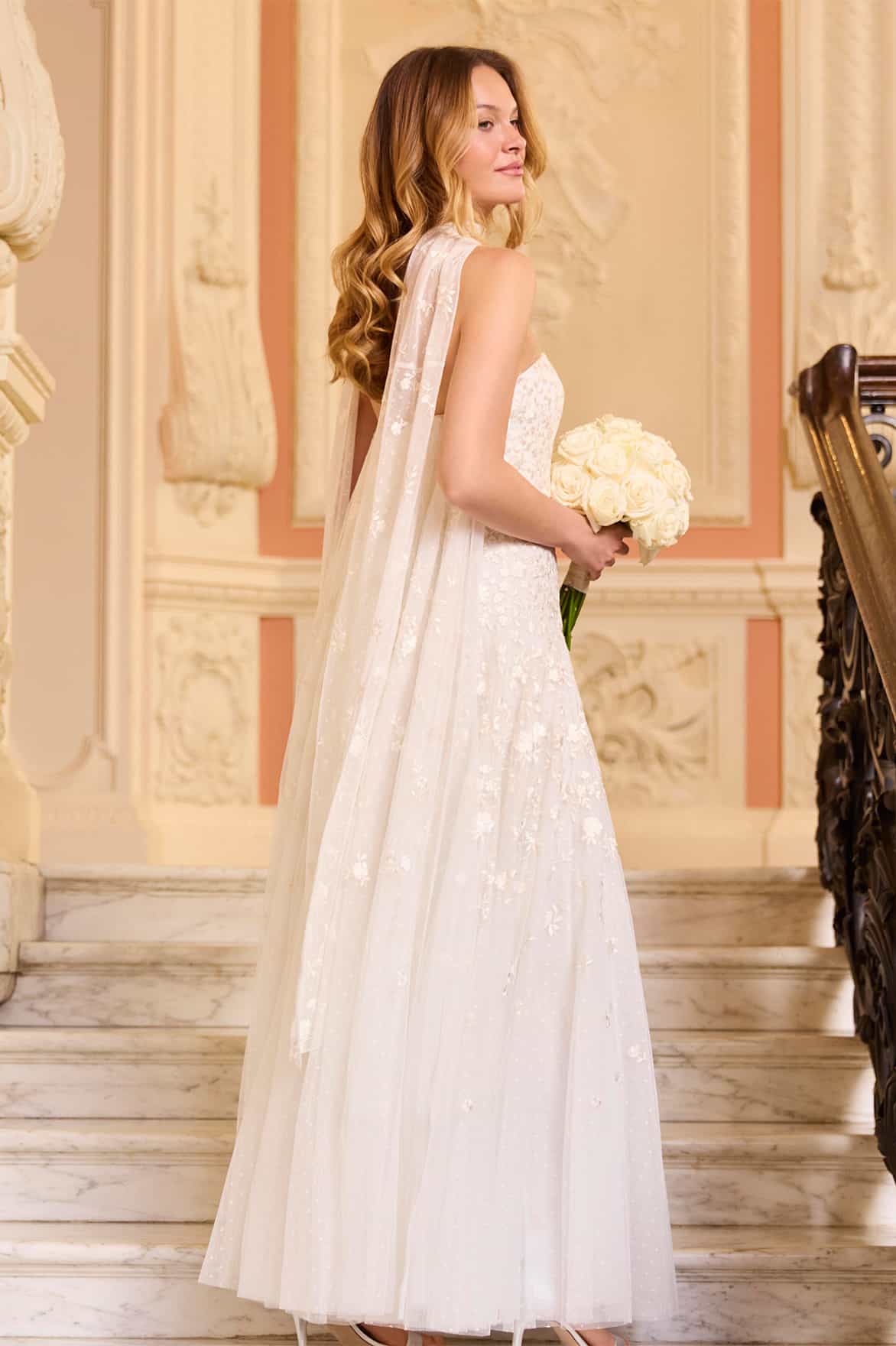Needle & Thread Lea Ditsy Strapless Cape Gown sukienka biała haftowana