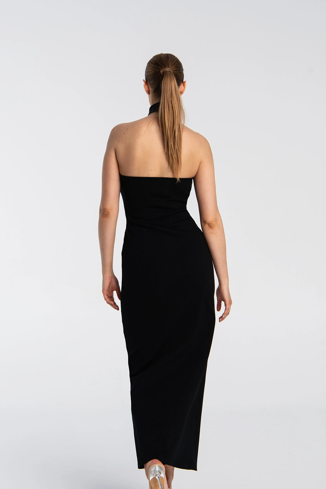 Nudyess Noir sukienka maxi czarna z chokerem
