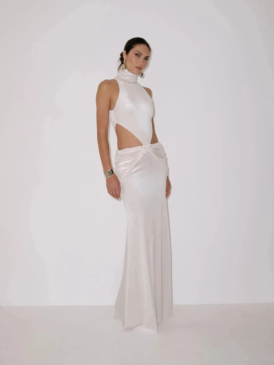 Delfi Collective Zarina sukienka Ivory welurowa maxi