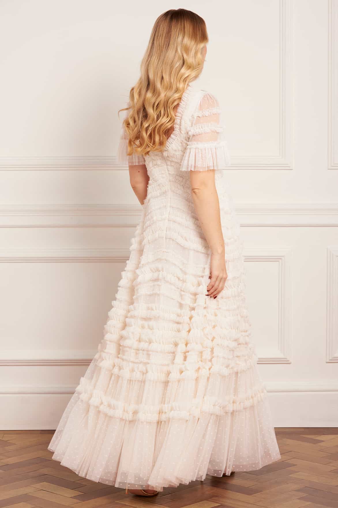 Needle & Thread Amara Gown suknia kremowa falbany