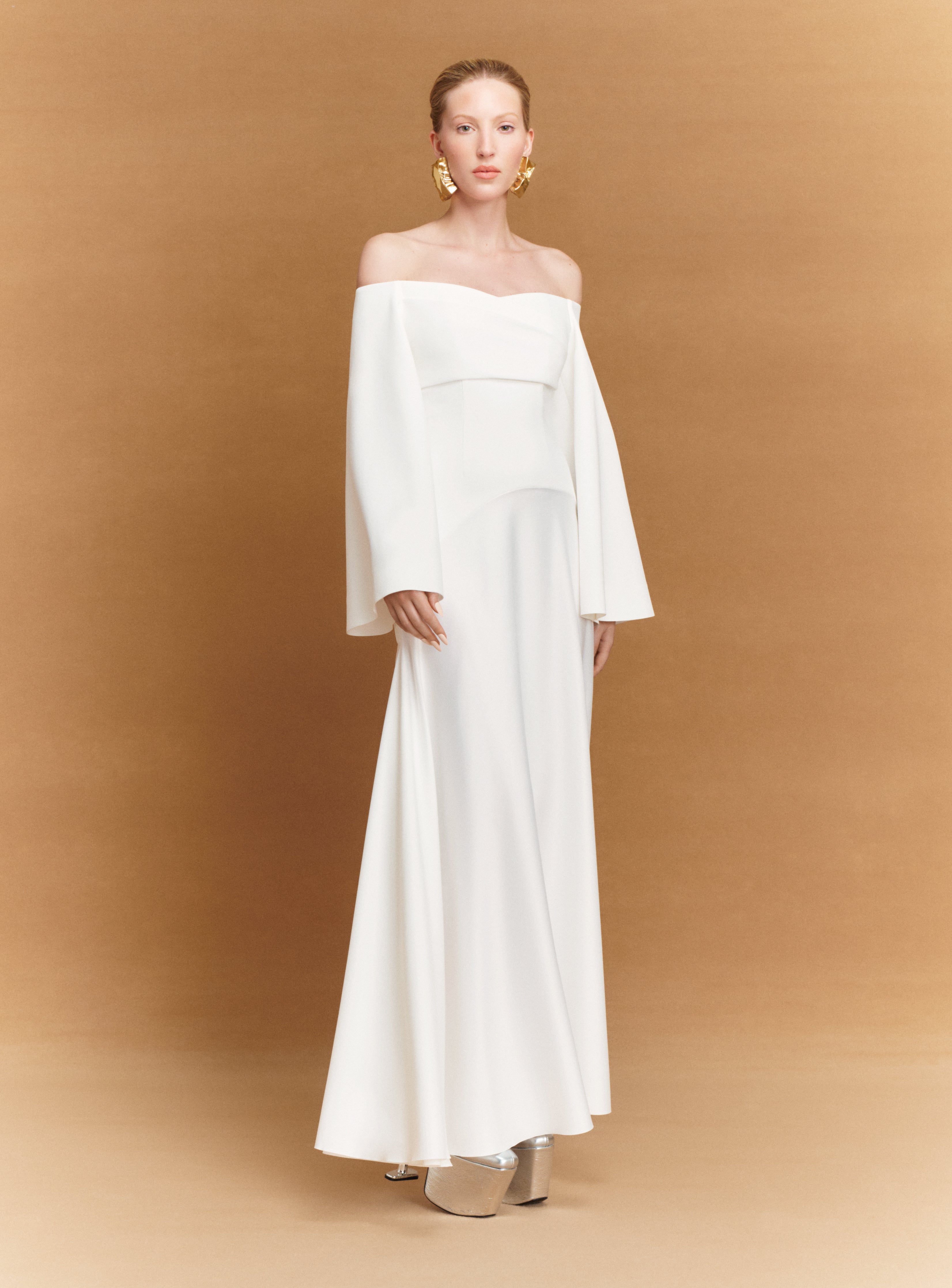 SOLACE LONDON Rina Maxi sukienka wieczorowa kremowa odkryte ramiona