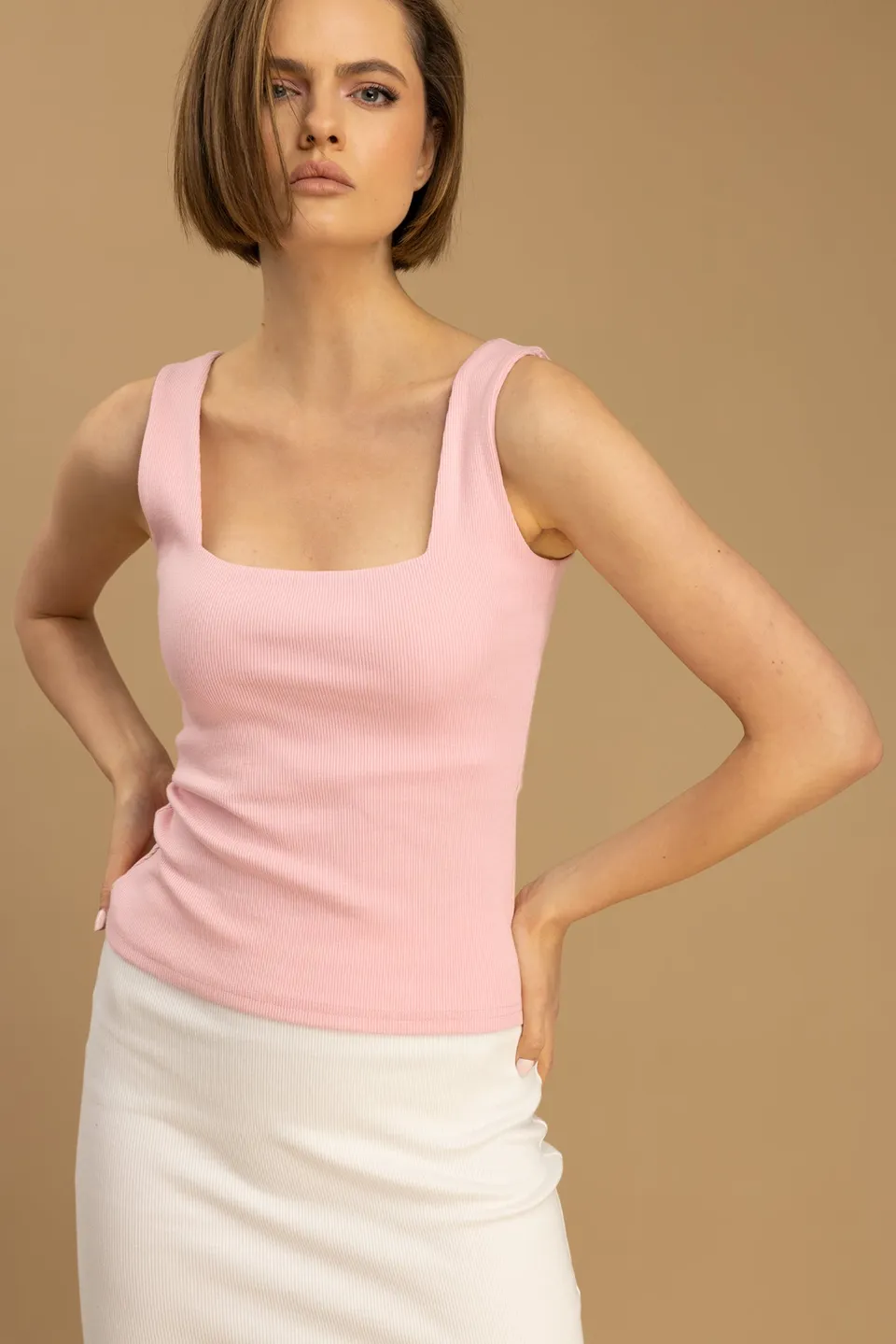 Nudyess Soho top prążkowany na ramiączkach pink