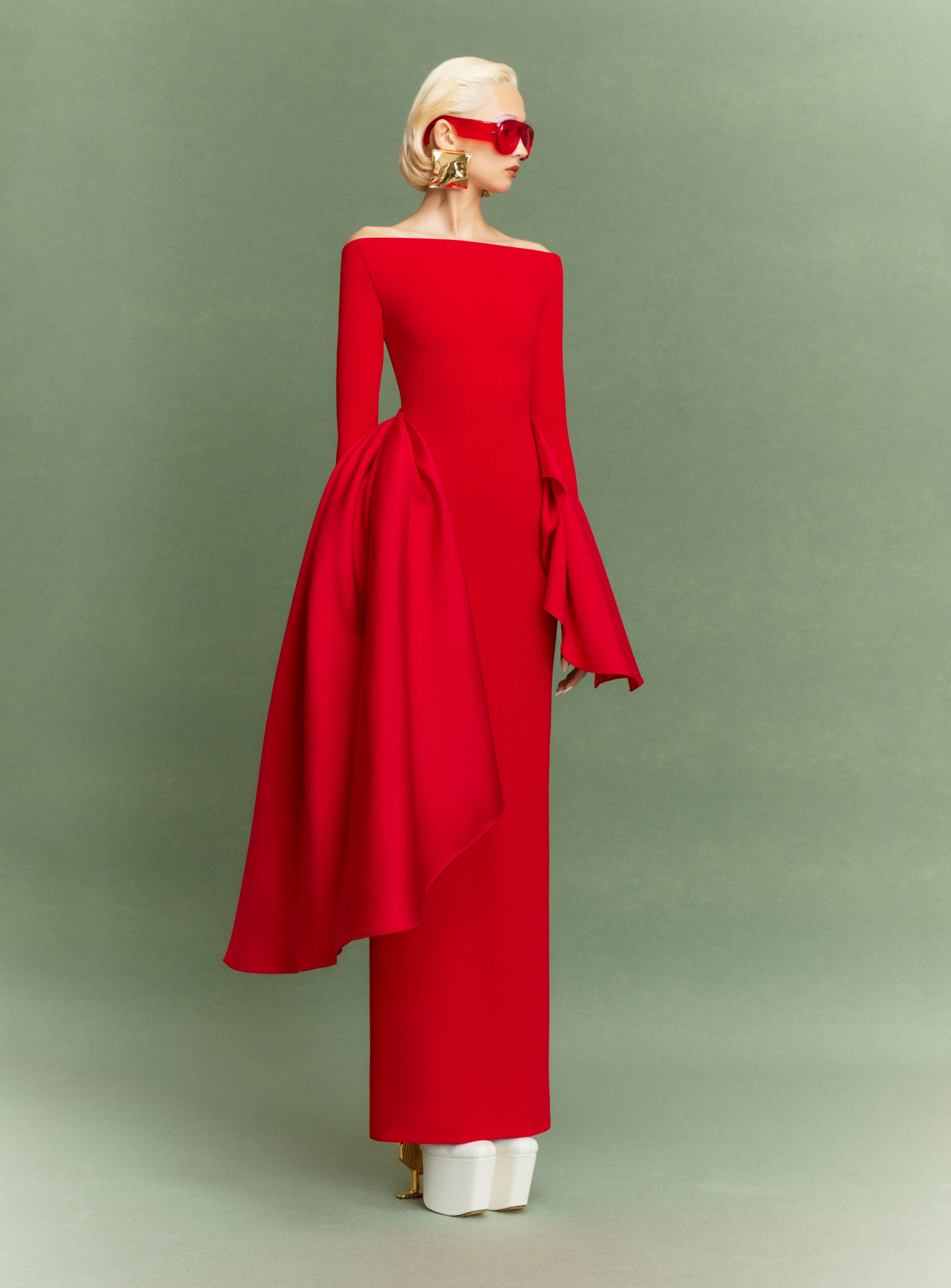 Solace London Kiana sukienka maxi czerwona odkryte ramiona