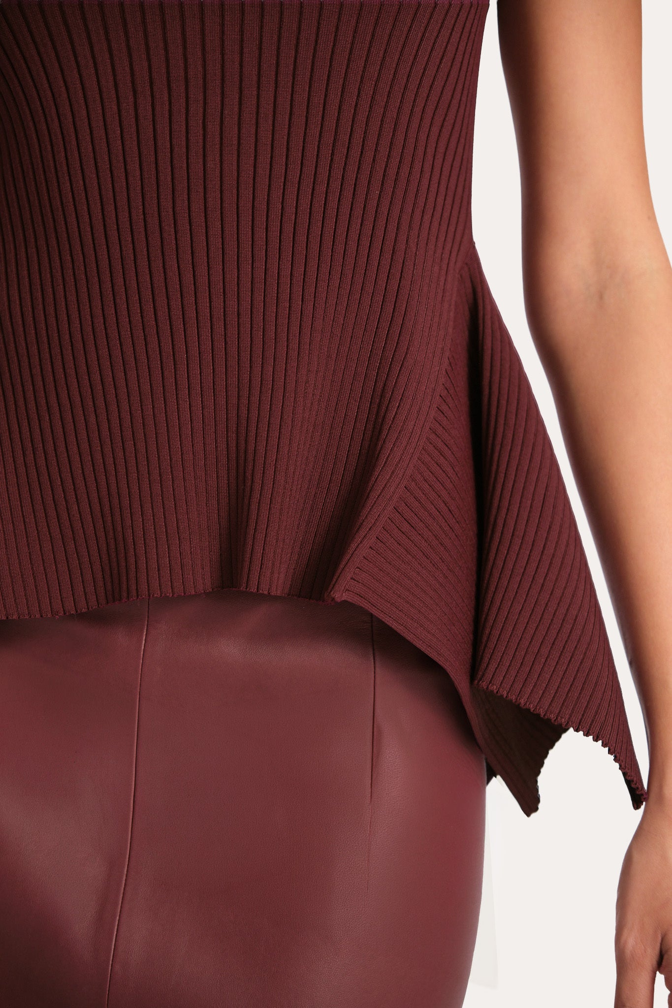 Elie Tahari Francesca top sweterkowy Jester Red prążek