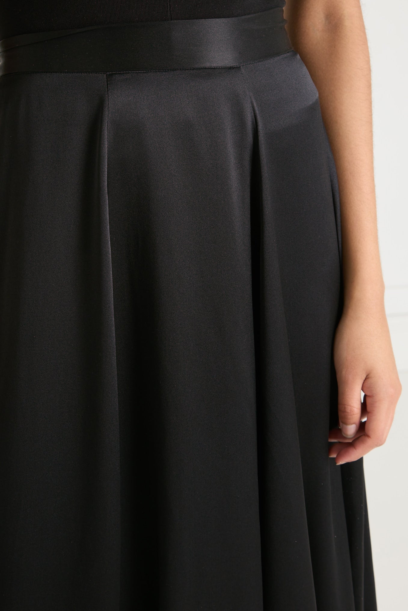 Temperley London Amerie Satin Skirt spódnica czarna maxi jedwab