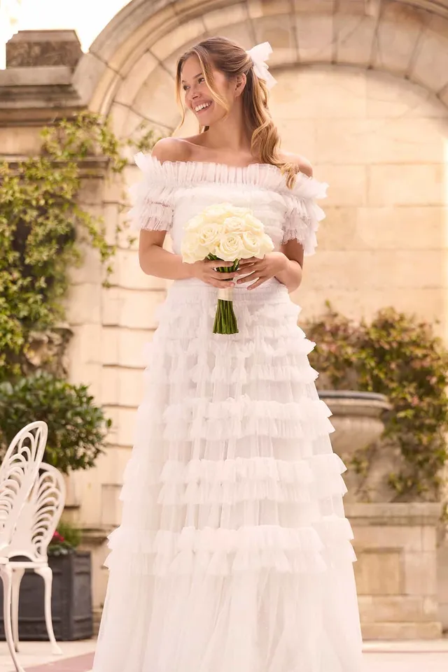 Needle & Thread Lisette Ruffle Off-Shoulder Gown suknia biała