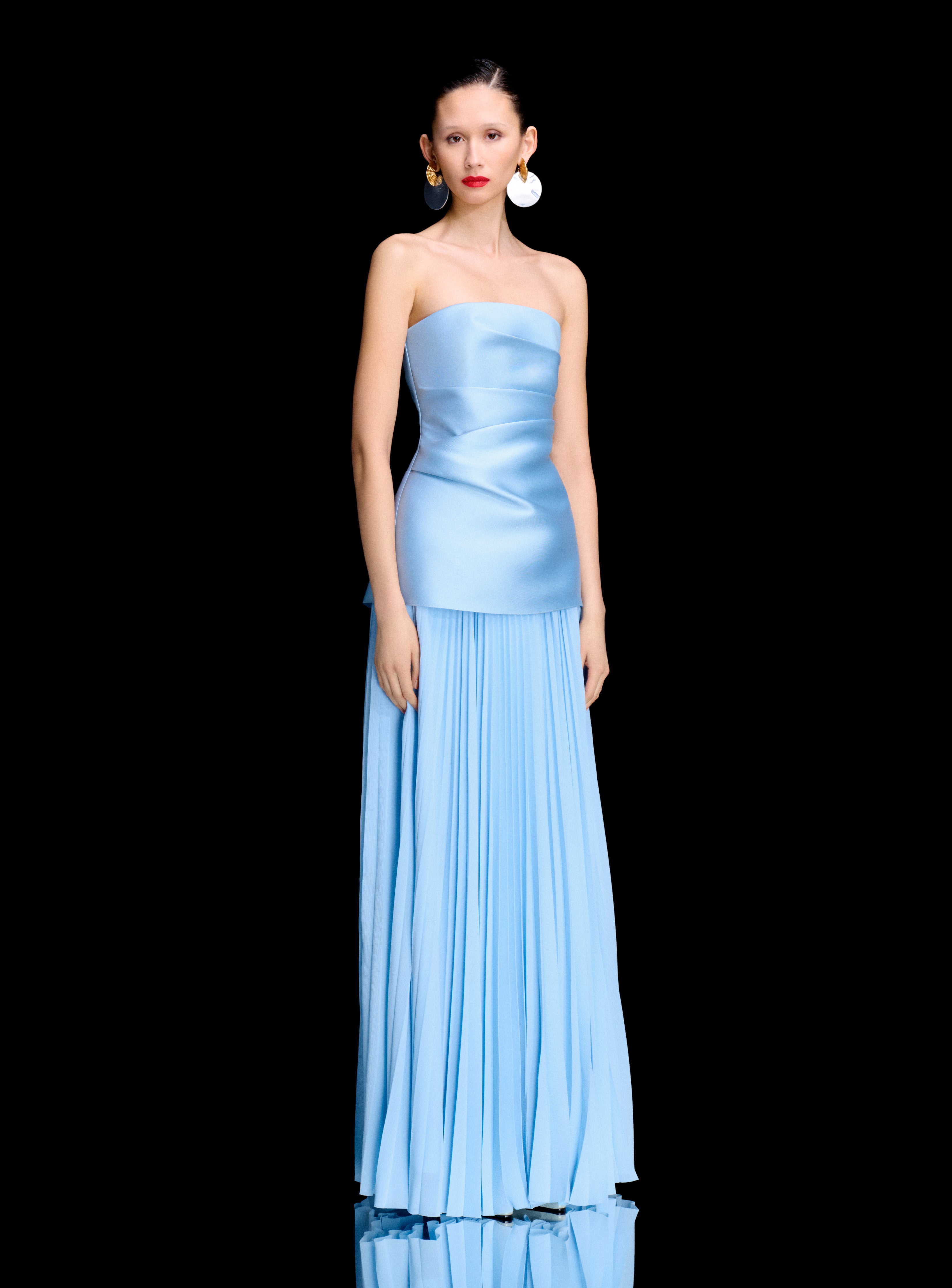 Solace London Claudette sukienka maxi błękitna plisowana