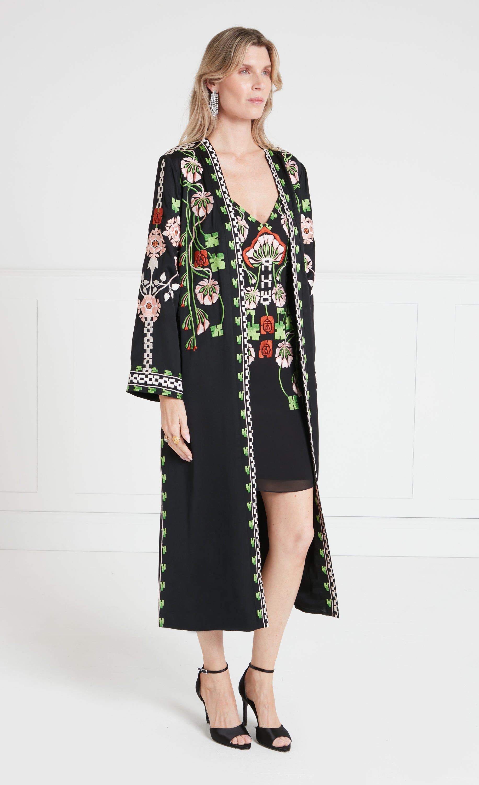 Temperley London Casa płaszcz kimono Black haftowany