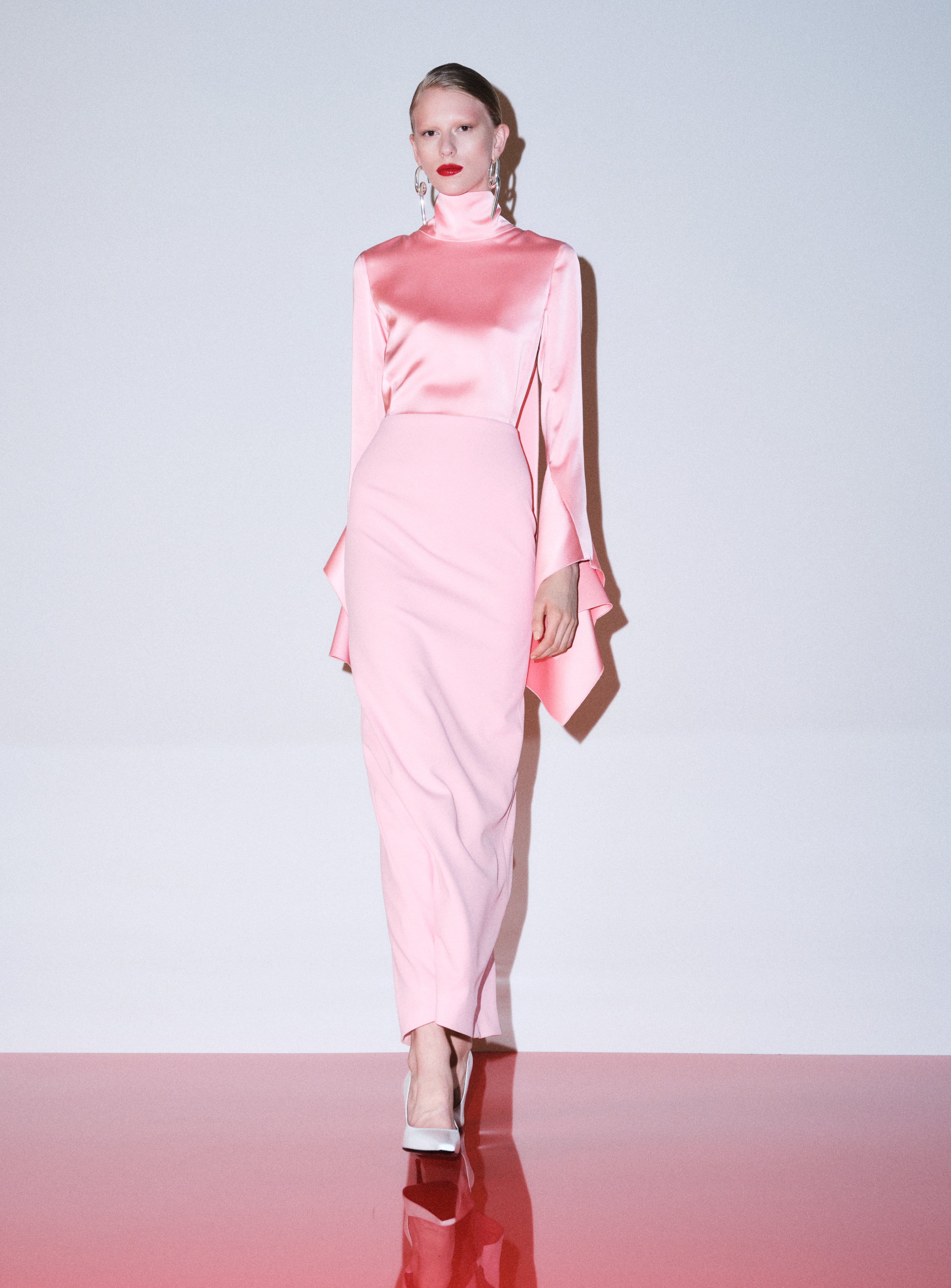 Solace London Francoise sukienka maxi Soft Pink szal