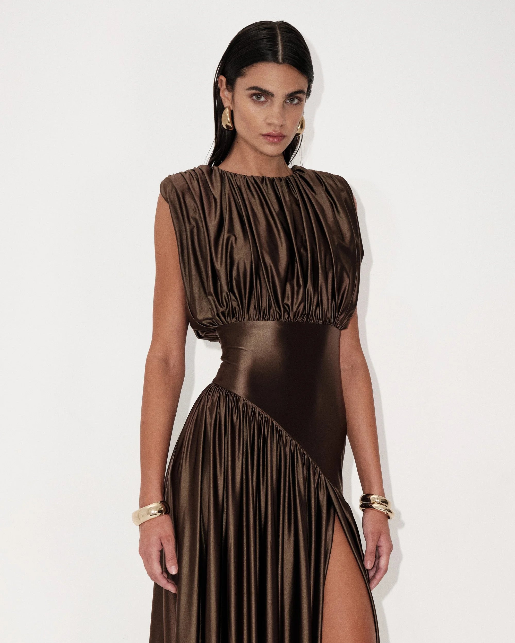 Delfi Collective Avalon sukienka Chocolate satynowa