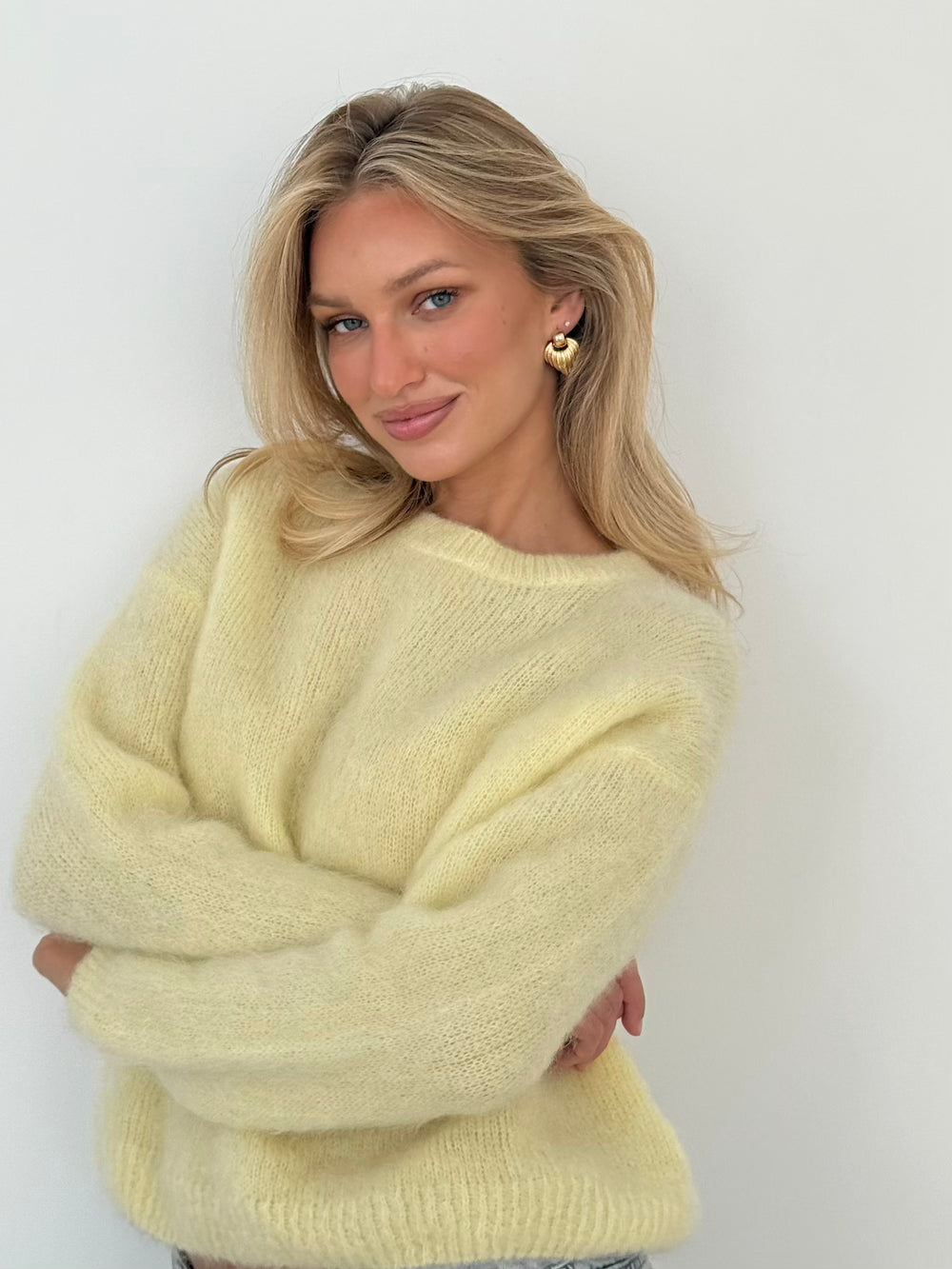 Nudyess Rome sweter moherowy Yellow okrągły dekolt