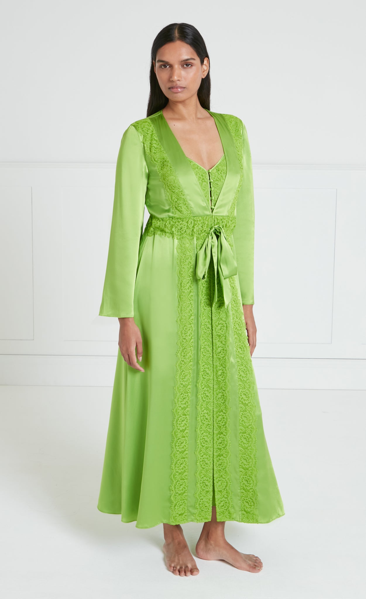 Temperley London Thalia szlafrok satynowy zielony koronka