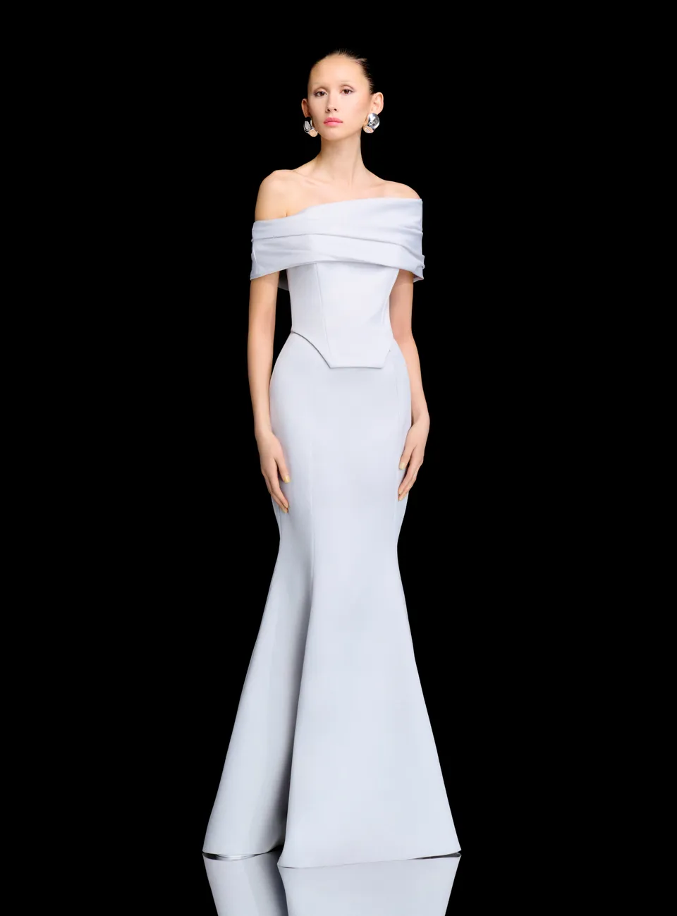 Solace London Alta sukienka maxi platynowa gorsetowa