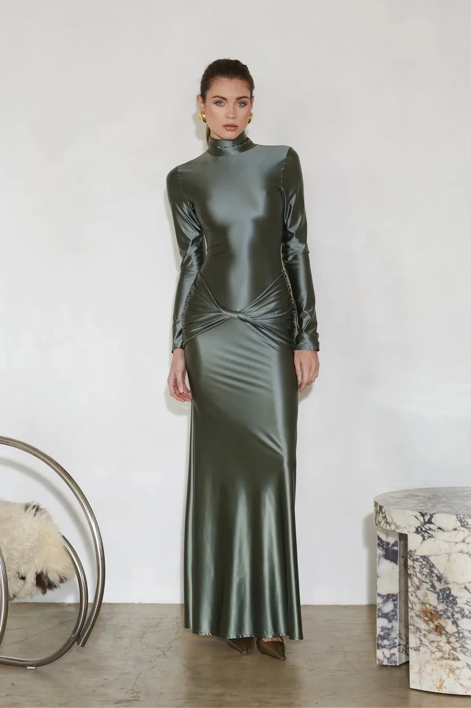 Delfi Collective Anastasia sukienka wieczorowa khaki satyna