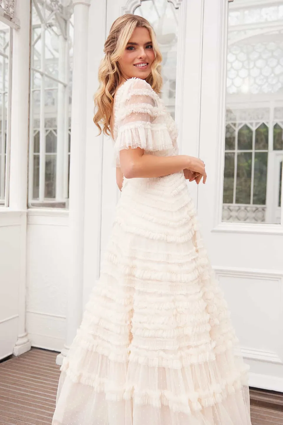 Needle & Thread Amara Gown suknia kremowa falbany