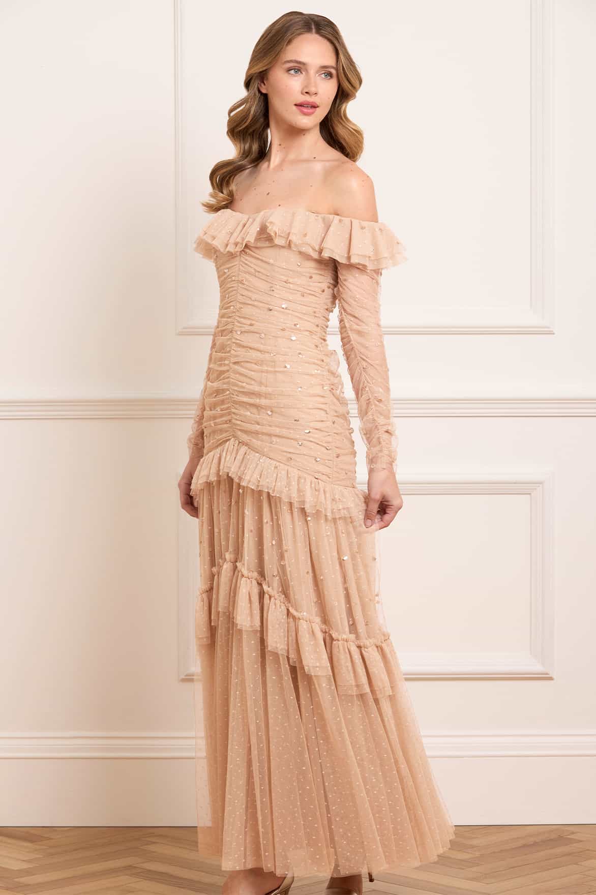 Needle & Thread Sequin Glimmer Rouched Off-Shoulder Gown suknia beż