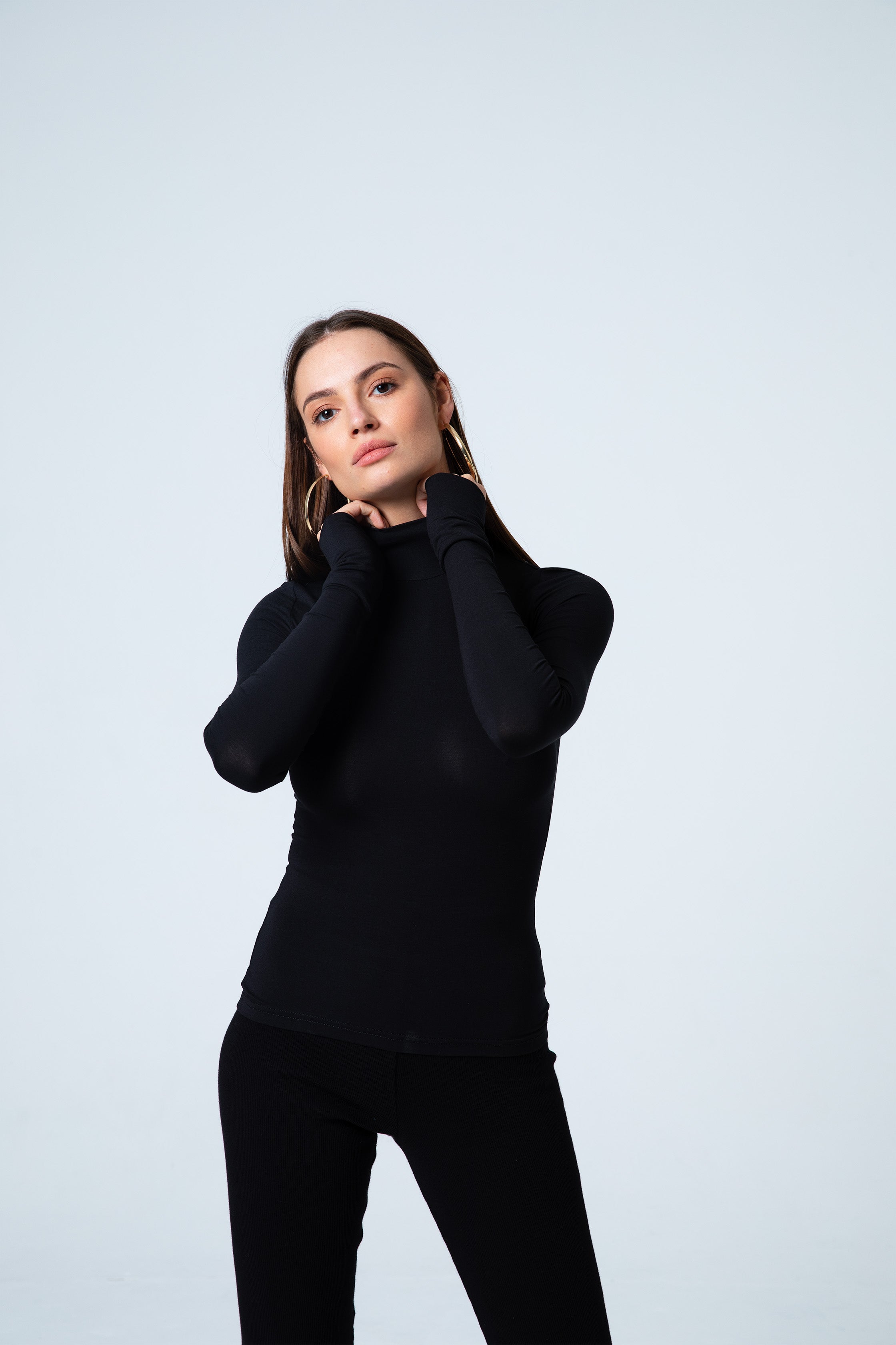 Nudyess Turtleneck golf czarny z mikromodalu
