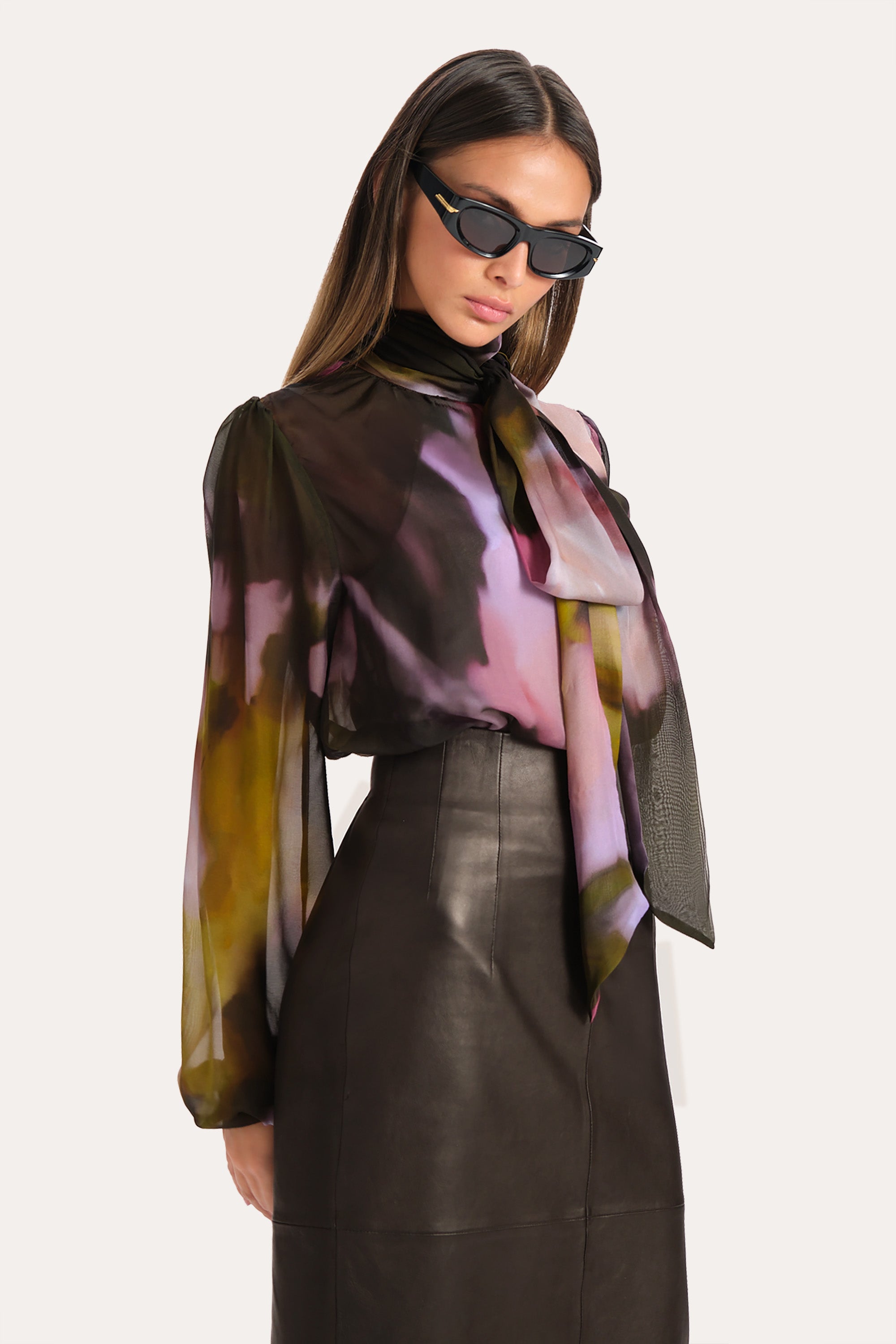 Elie Tahari Emma body jedwabne Petal Eclipse z szalikiem