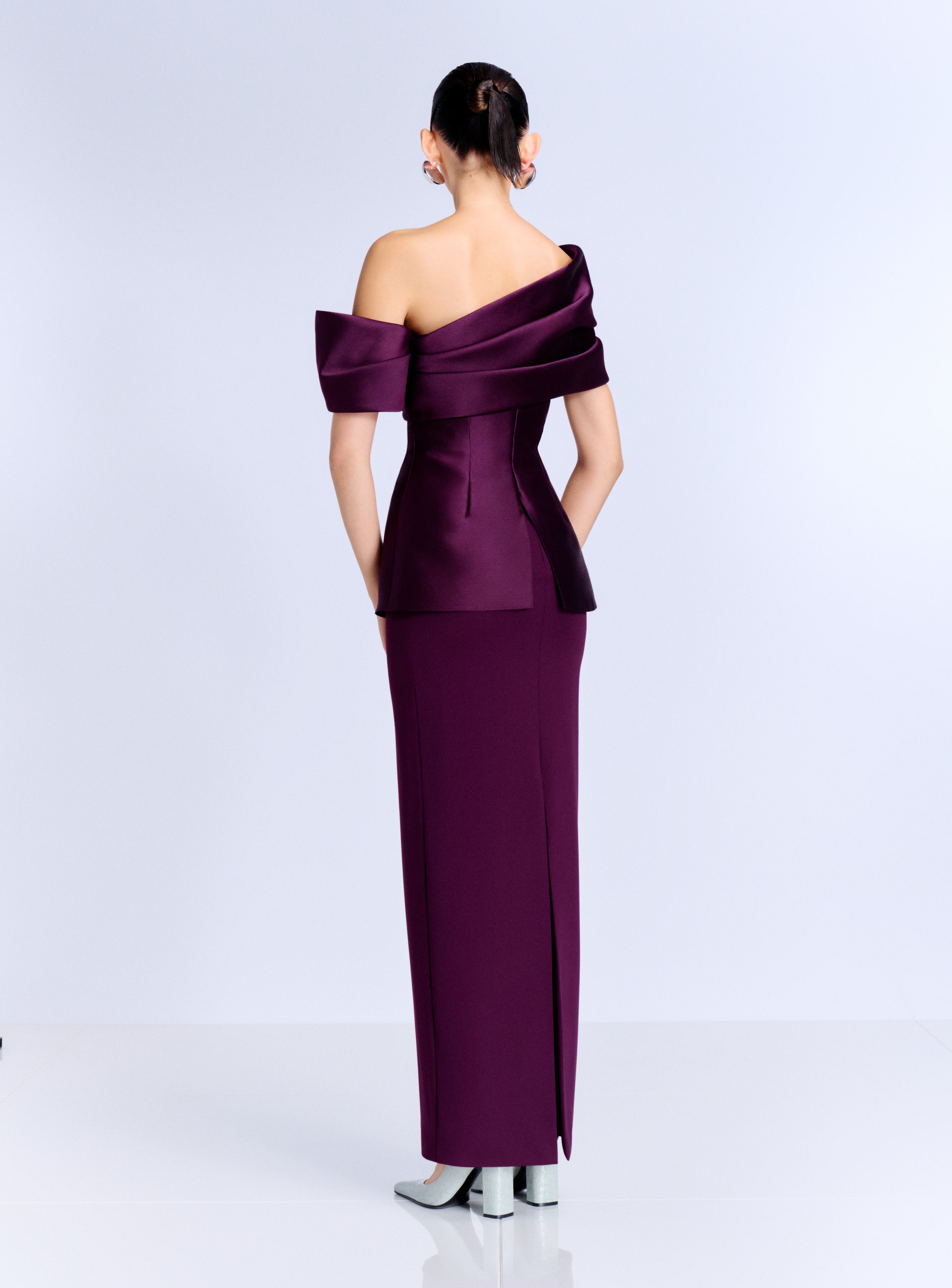 Solace London Lucine sukienka wieczorowa fioletowa maxi odkryte ramiona