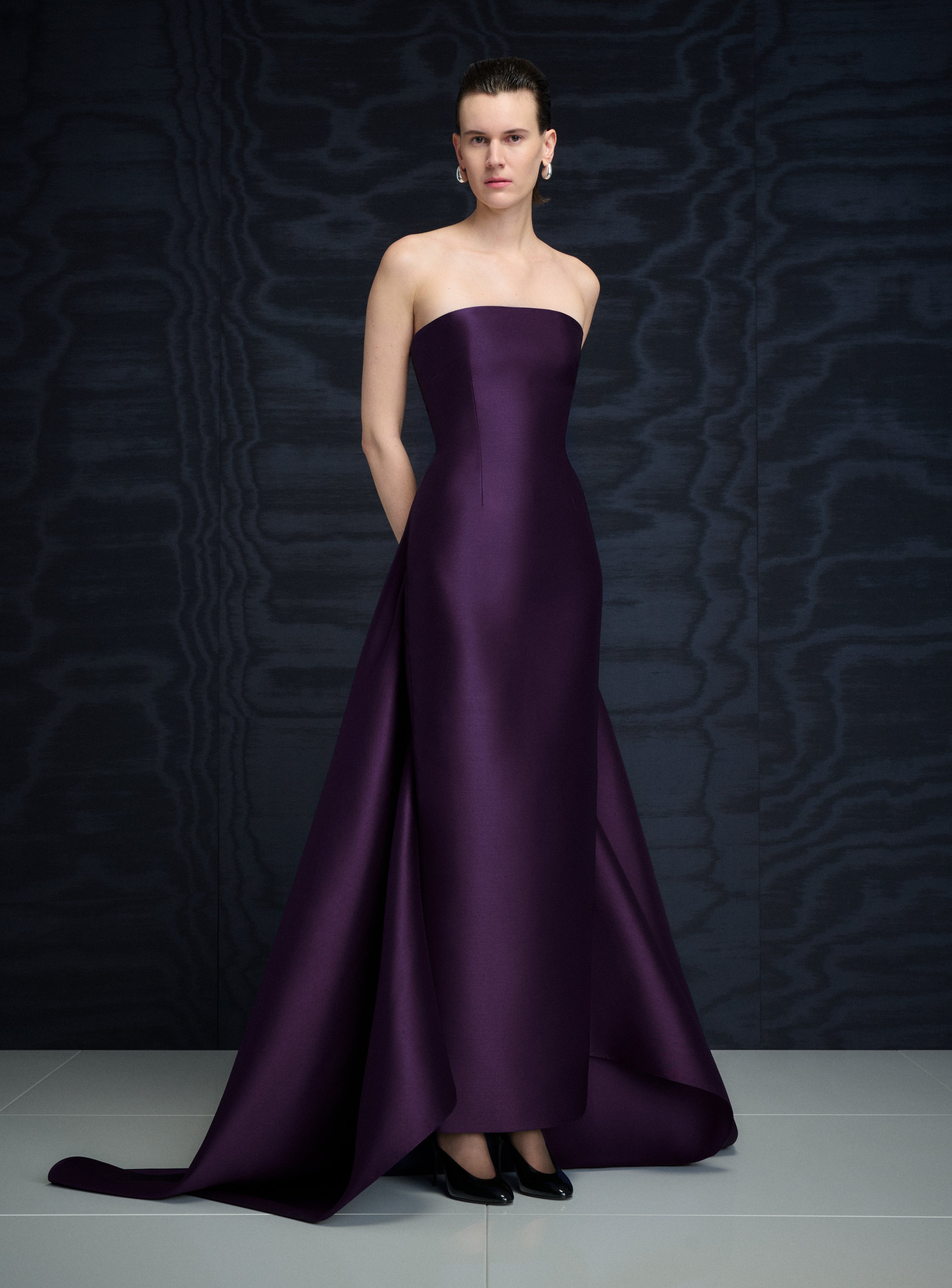 Solace London Imani sukienka wieczorowa bordowa maxi