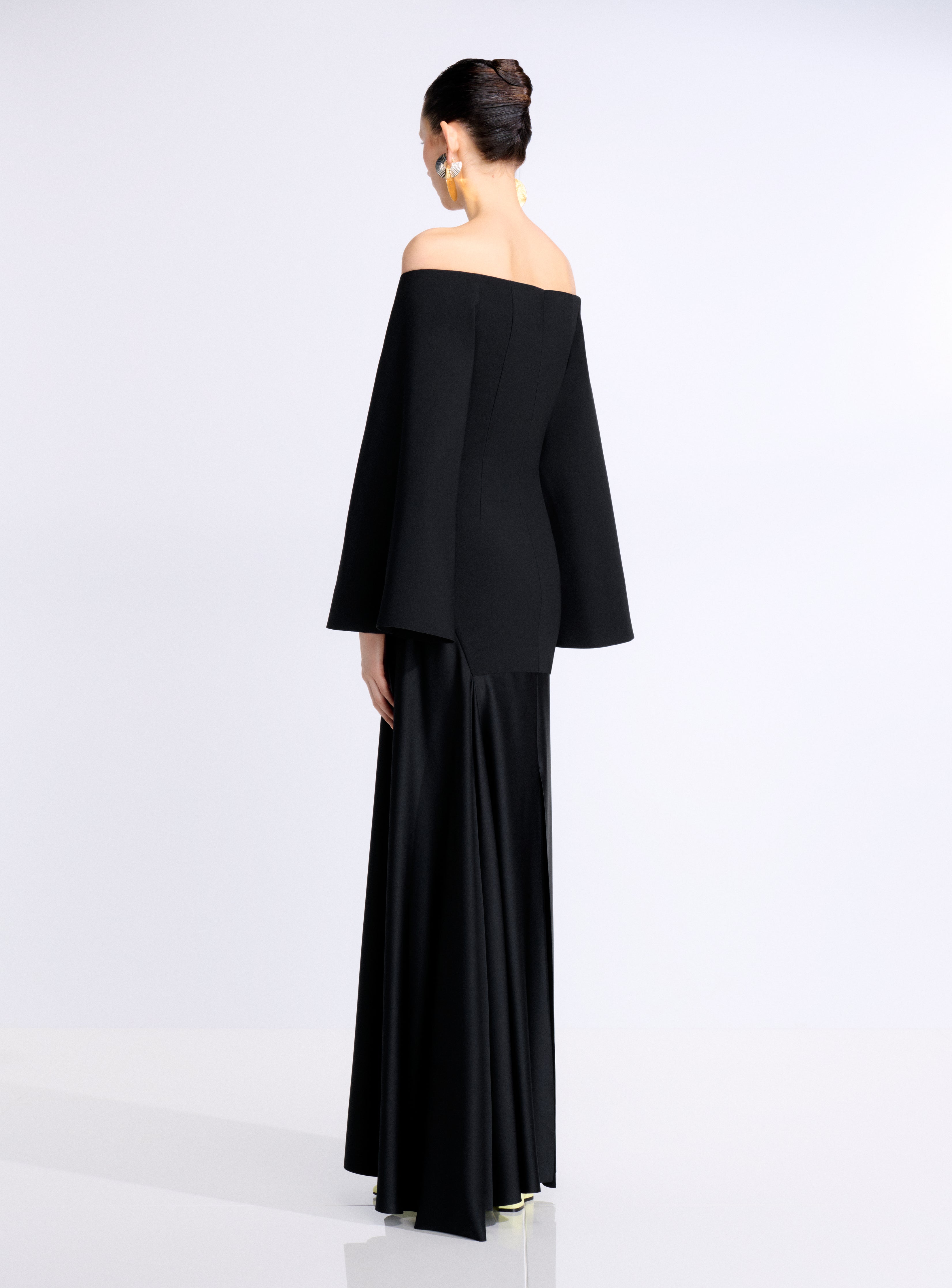 Solace London Rina Maxi sukienka odkryte ramiona czarna
