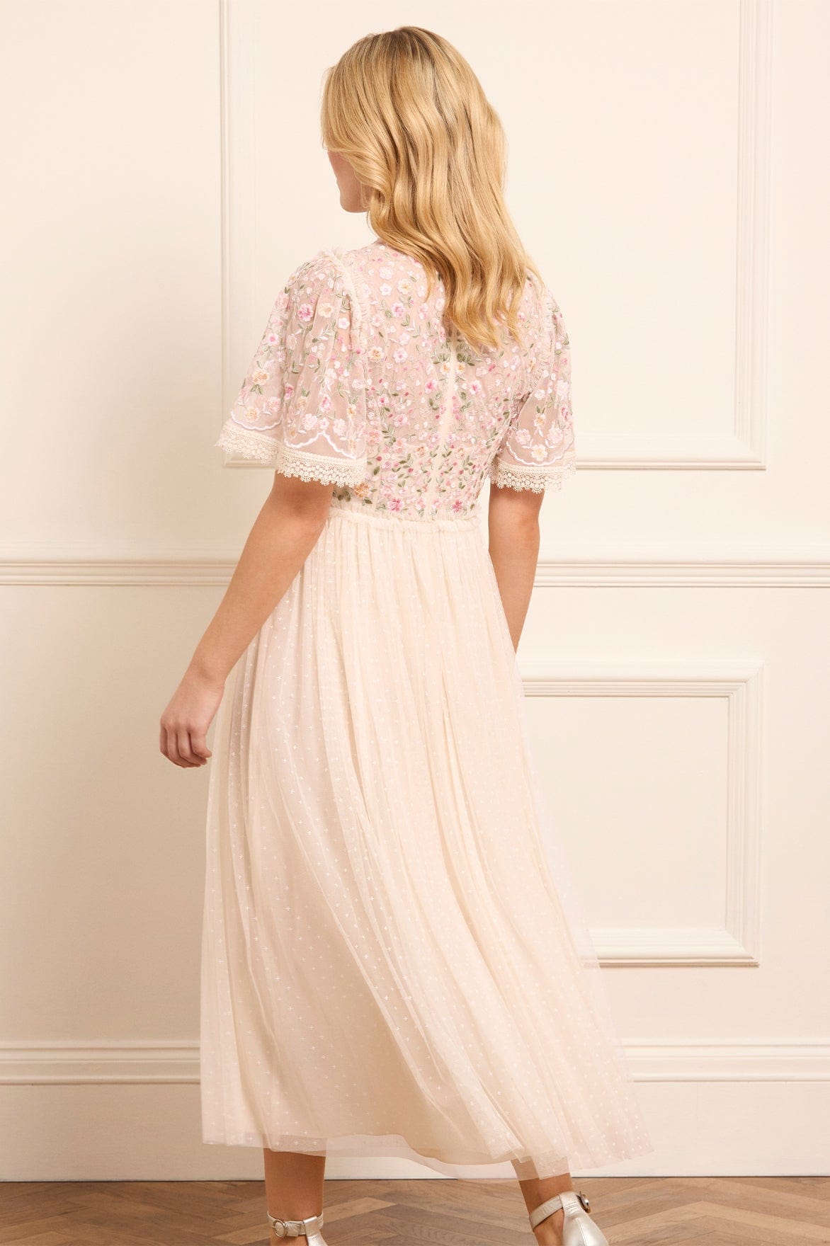 Needle & Thread Rosie Lace Bodice Short Sleeve V-Neck Ballerina Dress sukienka kremowa