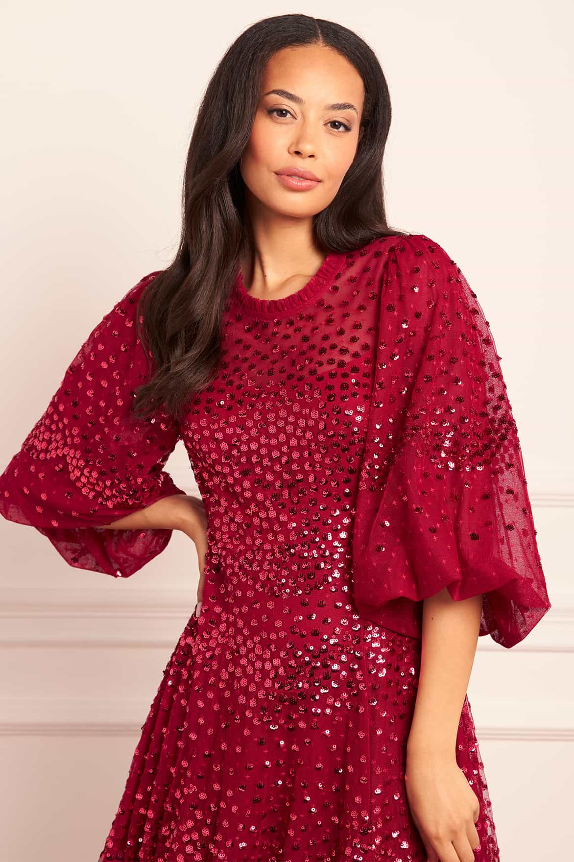 Needle & Thread Scallop Sequin suknia cekinowa czerwona