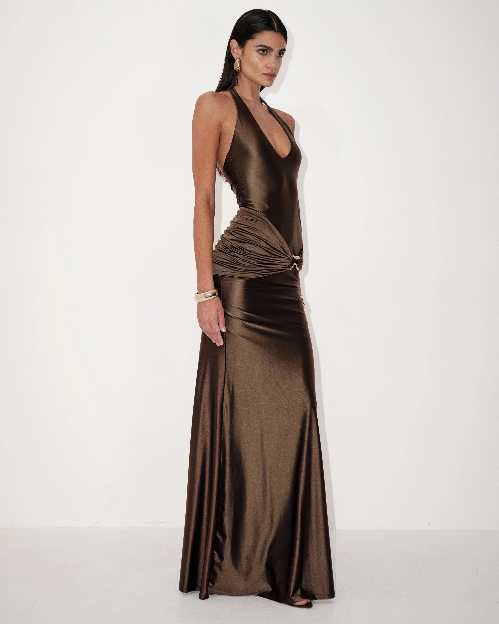 Delfi Collective Soraya sukienka wieczorowa Chocolate satynowa