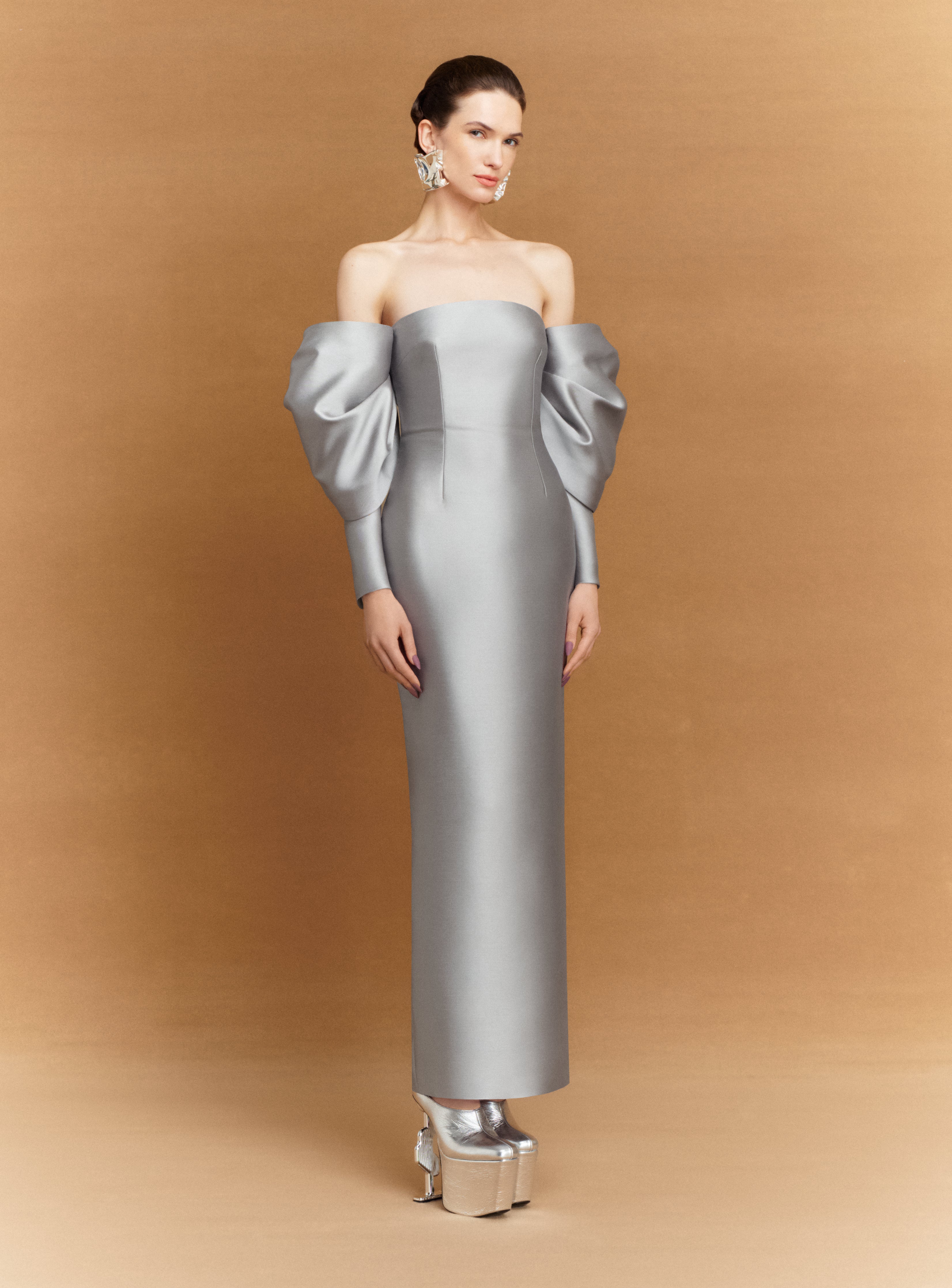 SOLACE LONDON Laylah Maxi sukienka srebrna bez ramiączek