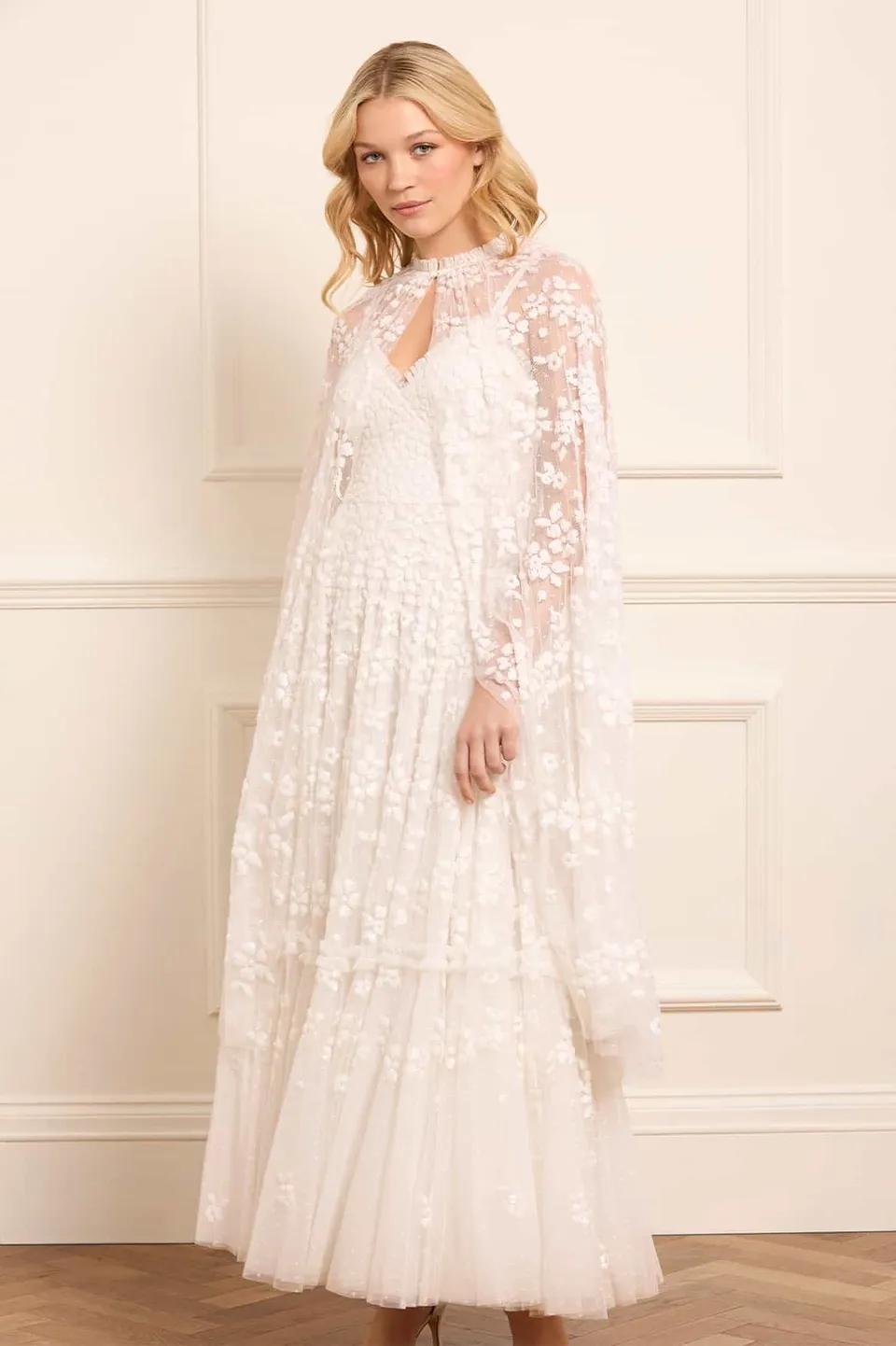 Needle & Thread Maeva Midaxi Cape peleryna biała S/M