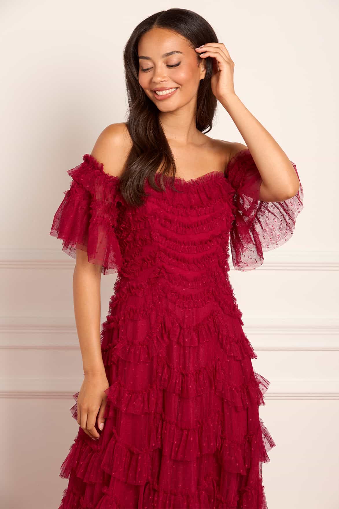 Needle & Thread Aviana Off-Shoulder Gown suknia czerwona